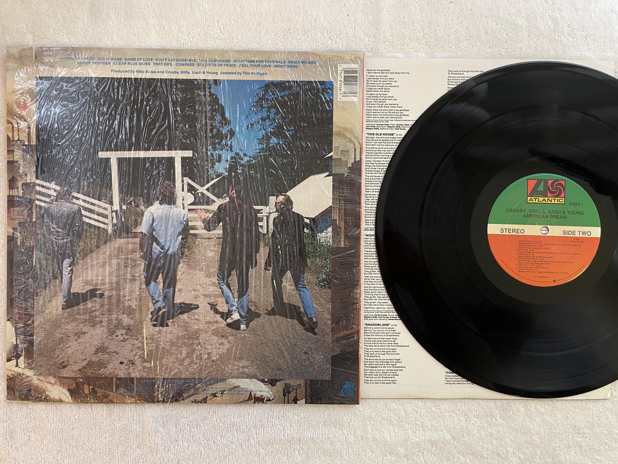 Omslagsbild för skivan CROSBY STILLS NASH & YOUNG american dream LP -88 US ATLANTIC 81888-1
