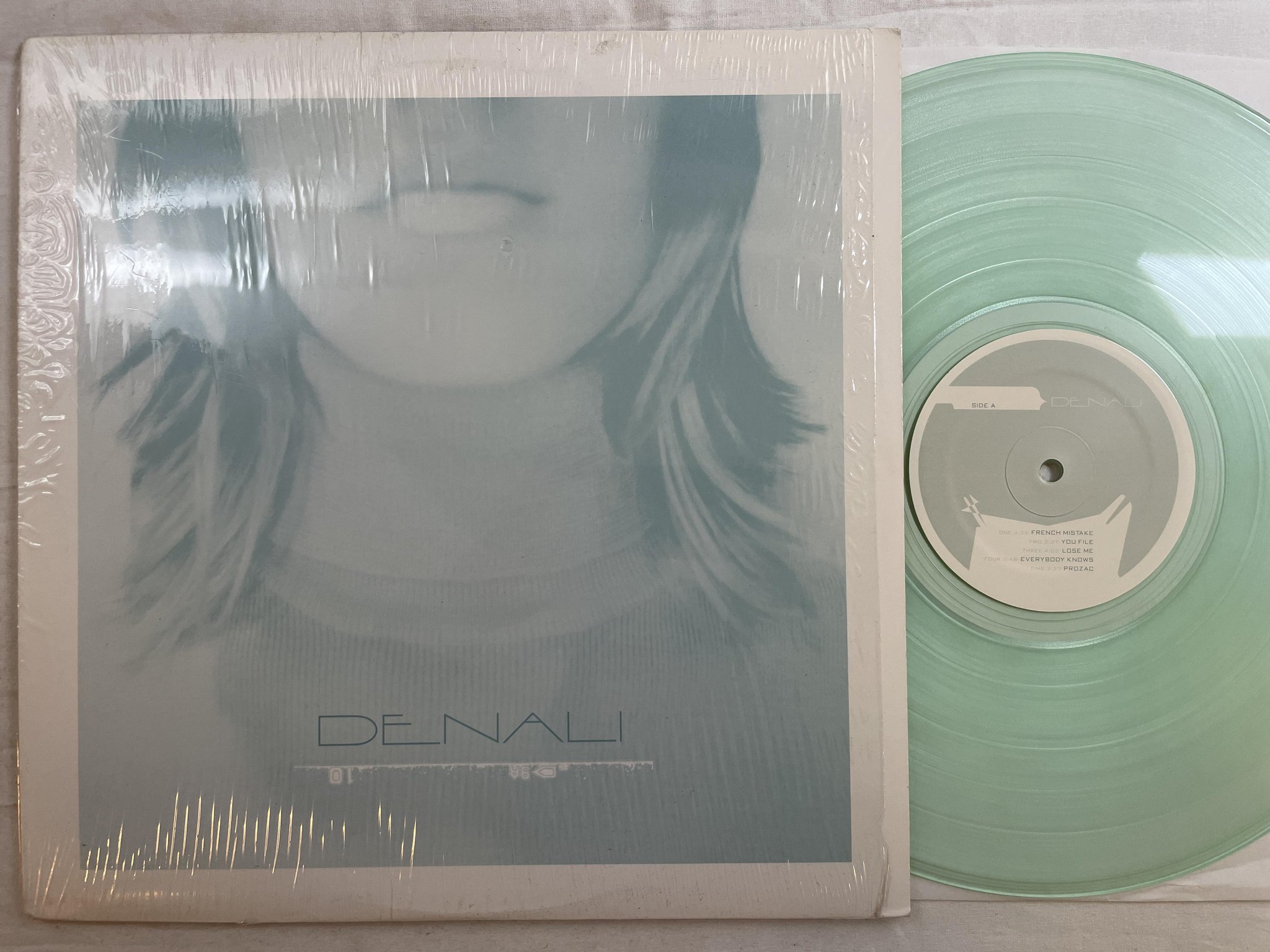Omslagsbild för skivan DENALI s/t LP 2002 US JADE TREE JT1073 *** translucent aqua ***