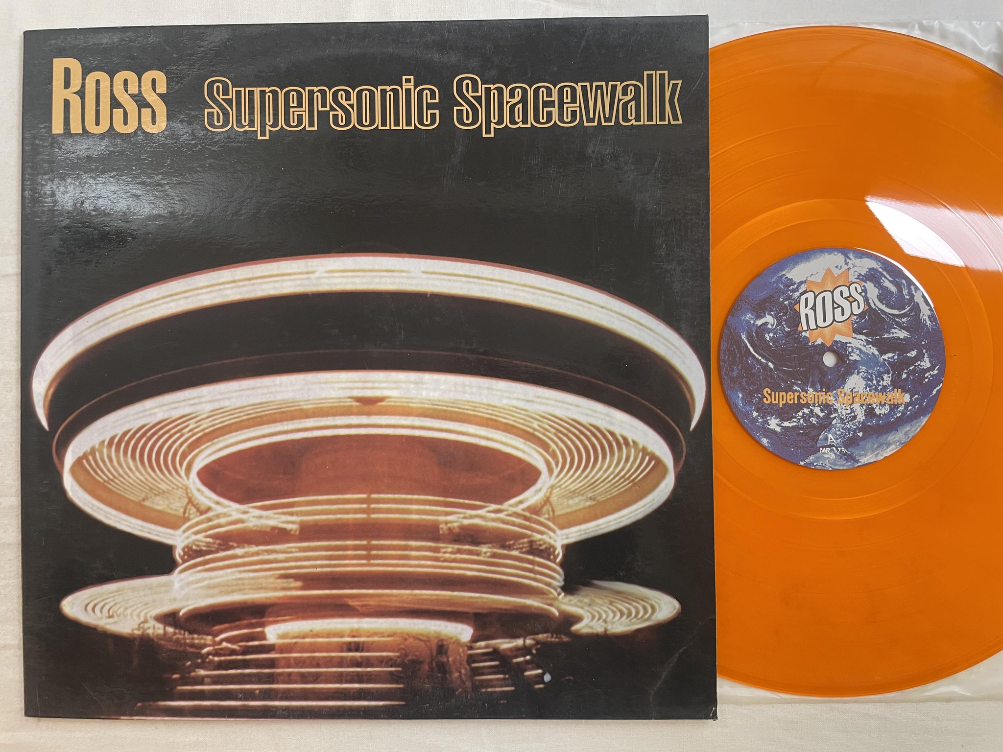 Omslagsbild för skivan ROSS supersonic Spacewalk LP -98 Spain MUNSTER MR 125
