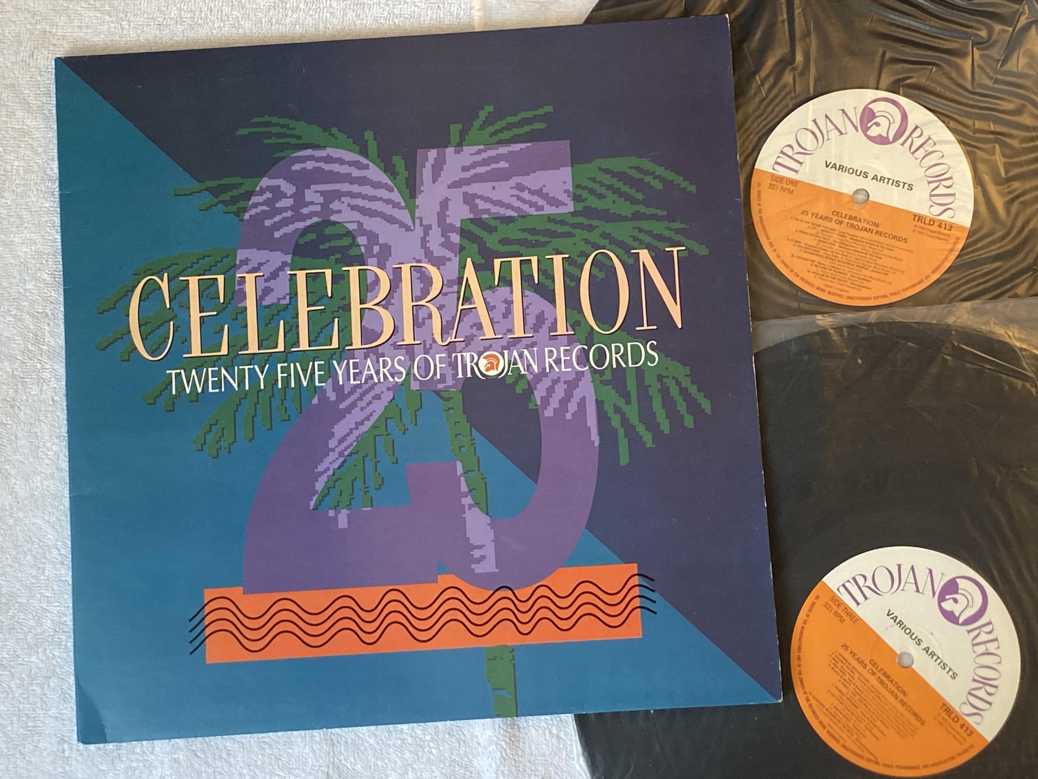 Omslagsbild för skivan V/A Celebration: 25 Years Of Trojan Records 2xLP -92 UK TROJAN TRLD 413
