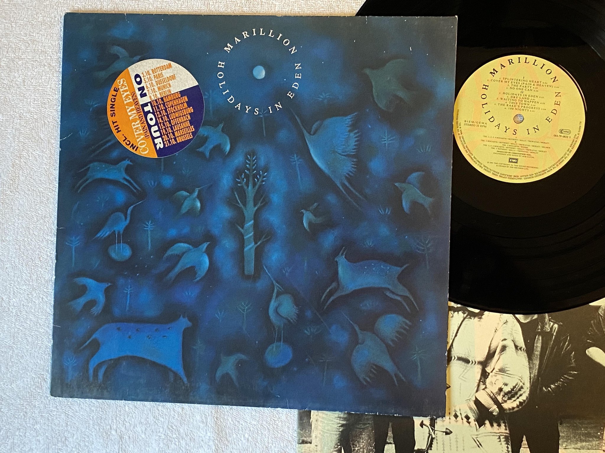 Omslagsbild för skivan SAXON Forever Free LP -92 VIRGIN 213098