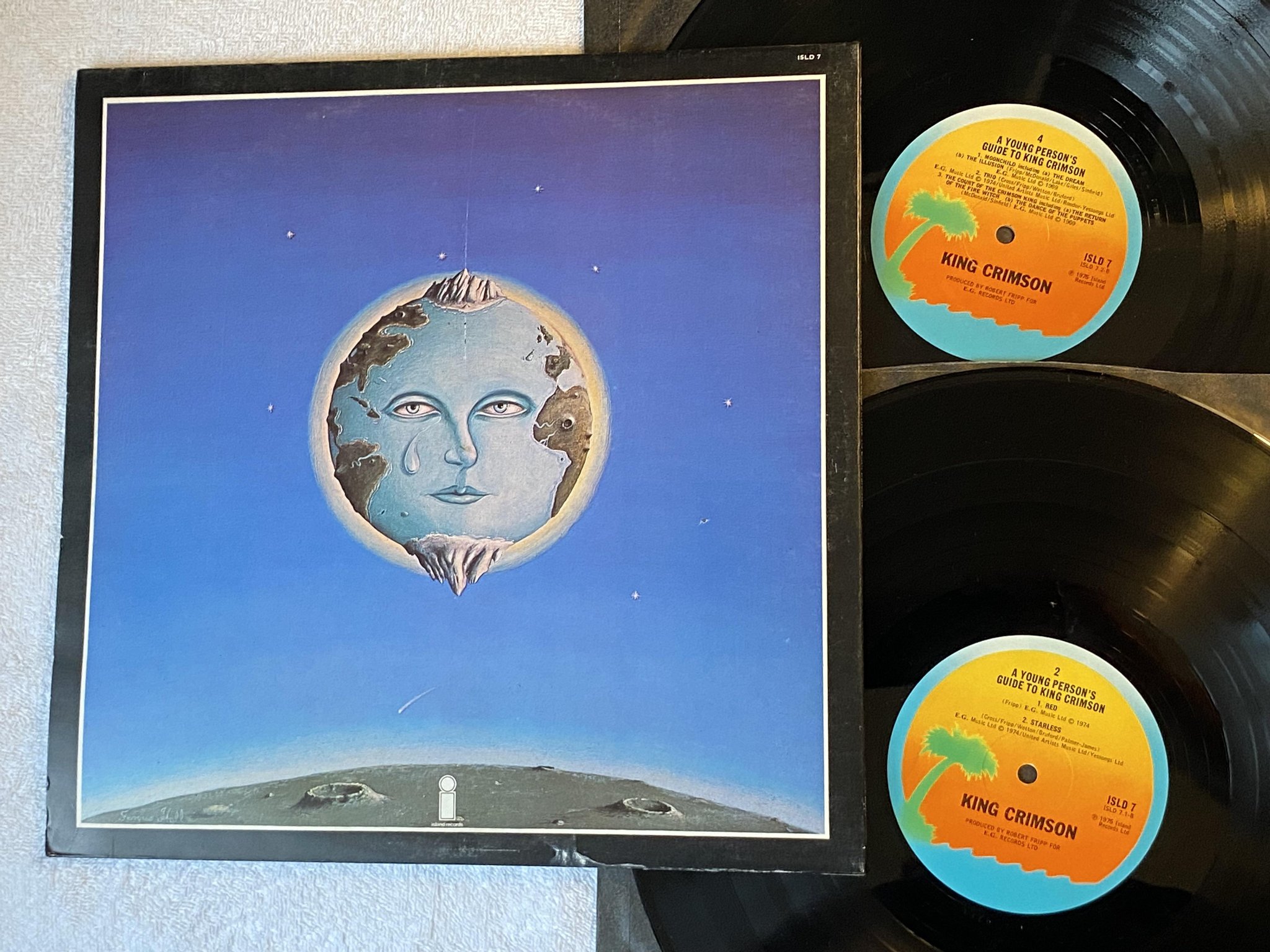 Omslagsbild för skivan KING CRIMSON The Young Persons' Guide To... 2xLP -75 UK ISLAND ISLD 7