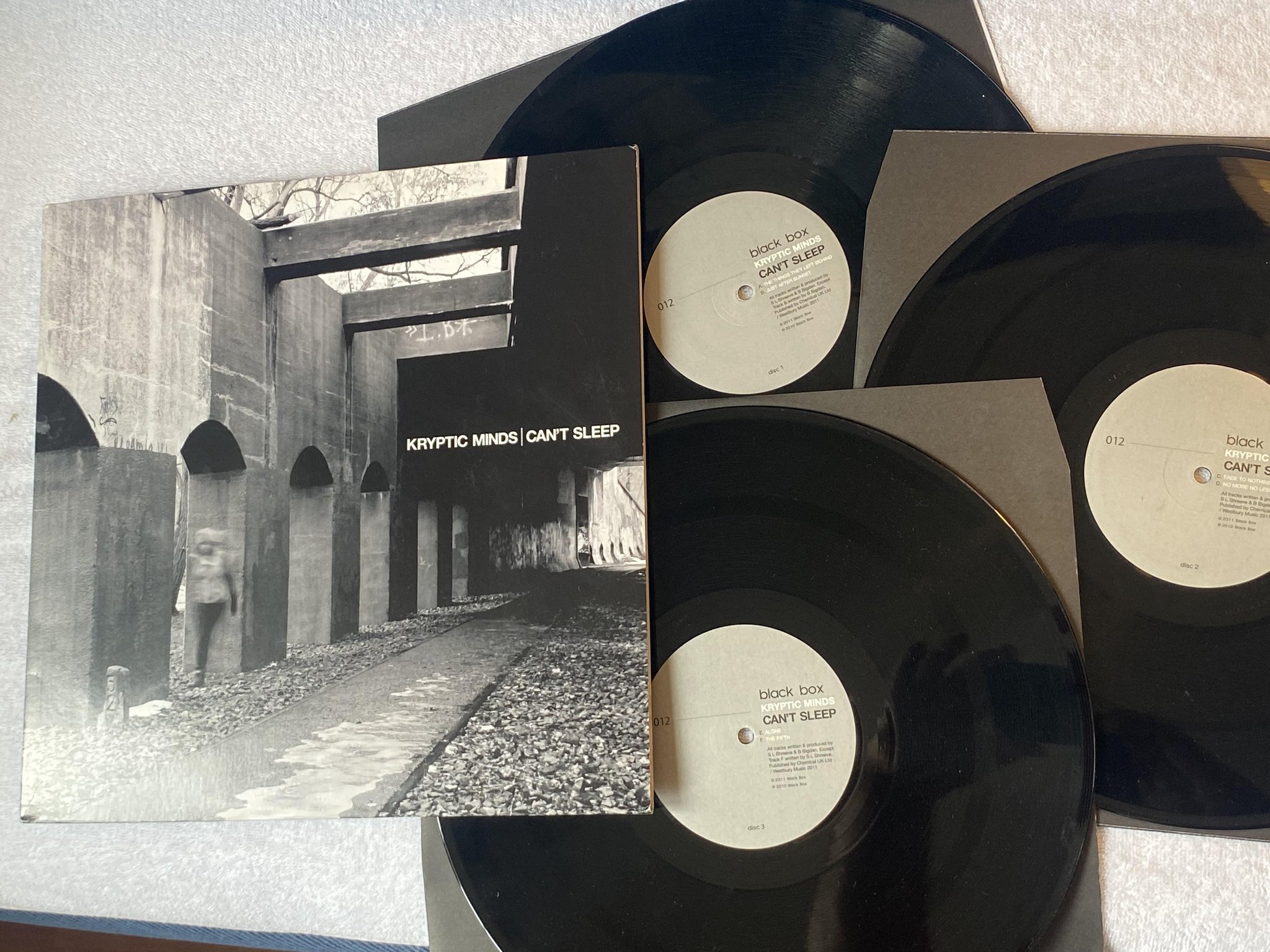 Omslagsbild för skivan KRYPTIC MINDS Can't Sleep 3x12" 2001 UK BLACKBOX012 ** DUBSTEP **