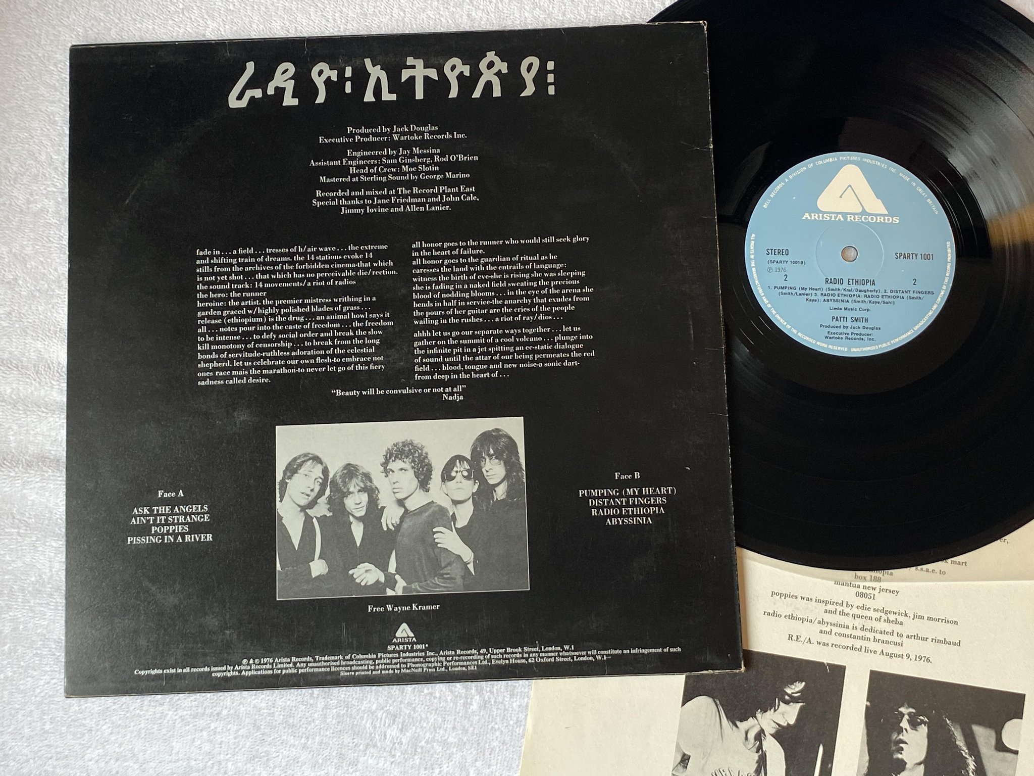 Omslagsbild för skivan PATTI SMITH radio ethiopia LP -76 UK ARISTA SPRTY 1001