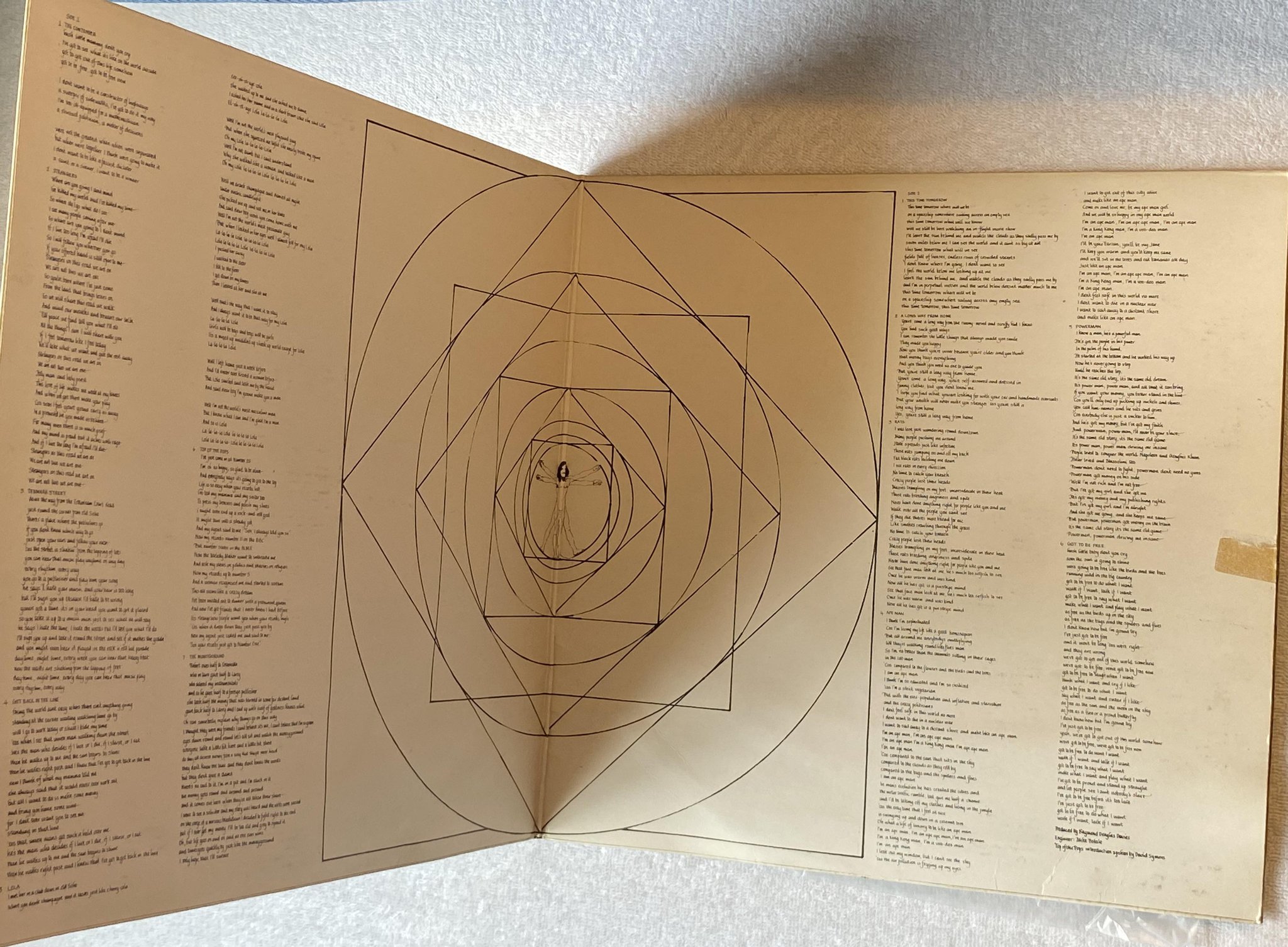 Omslagsbild för skivan KINKS Lola Versus Powerman LP -70 UK PYE NSPL 18359
