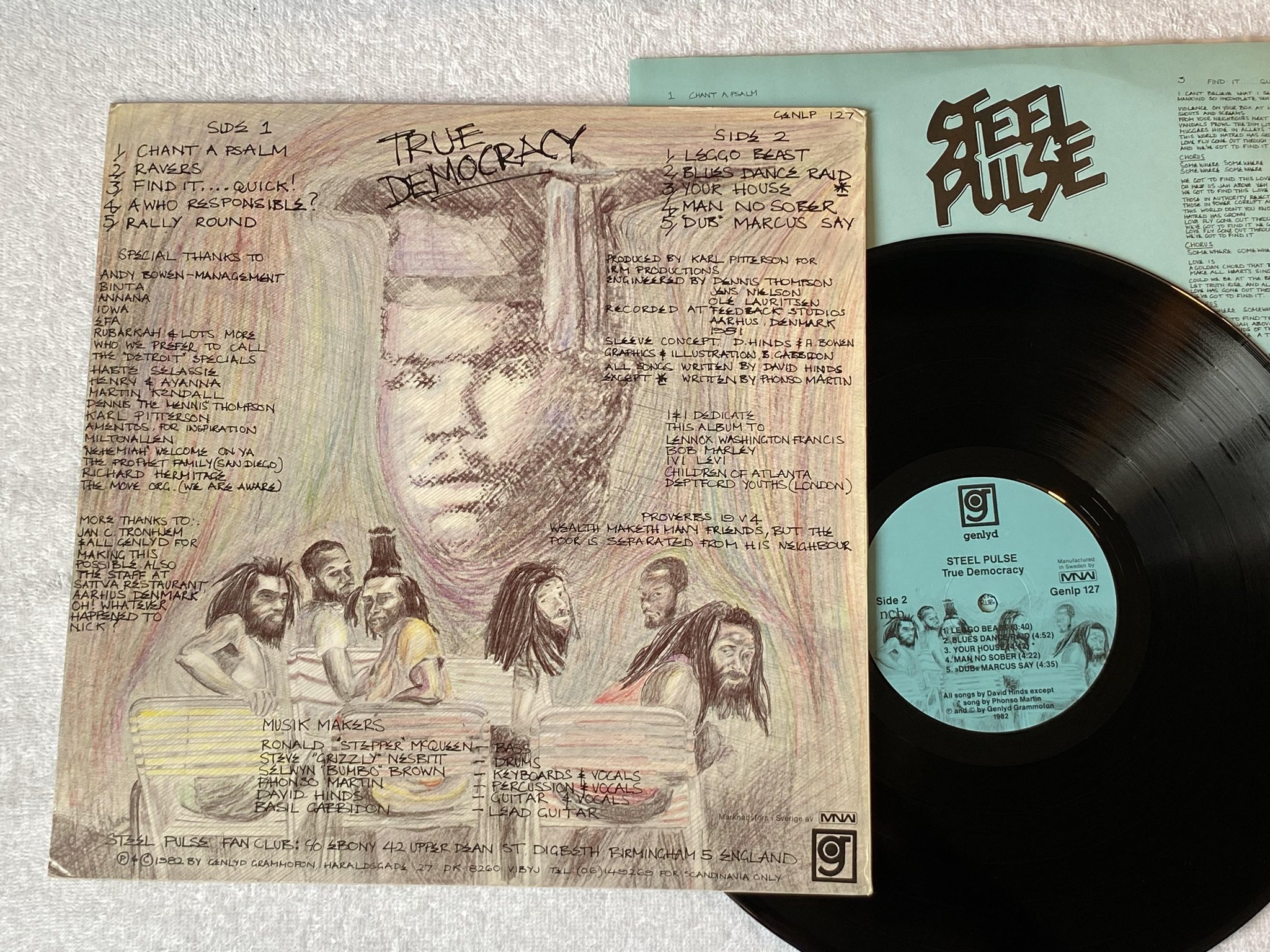 Omslagsbild för skivan STEEL PULSE true democracy LP -82 ncb GENLYD GENLP 127