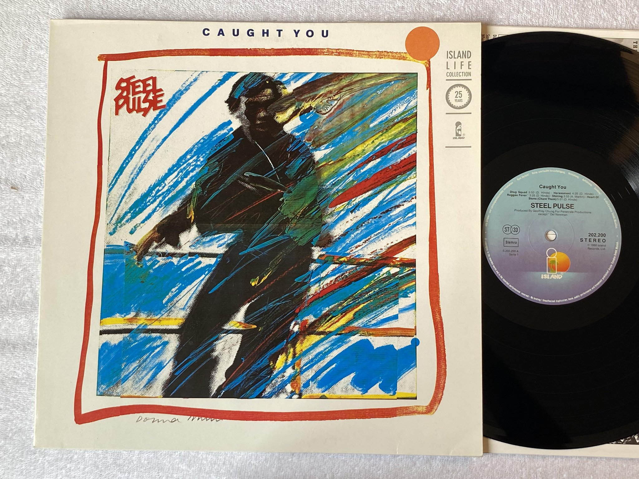 Omslagsbild för skivan STEEL PULSE caught you LP Hol ISLAND 202200