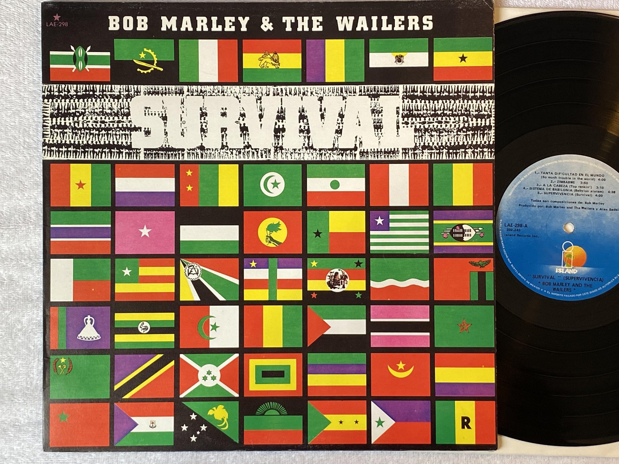 Omslagsbild för skivan BOB MARLEY & THE WAILERS survival LP Mexico ISLAND LAE 298