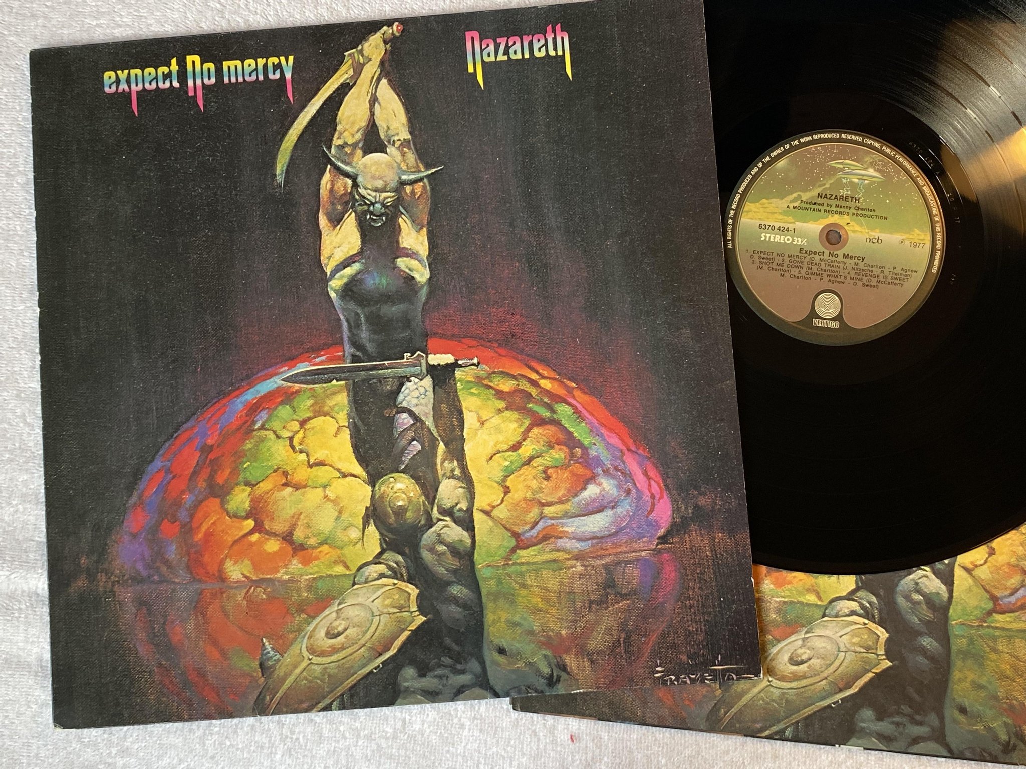 Omslagsbild för skivan NAZARETH expect no mercy LP -77 ncb VERTIGO 6370 424-2