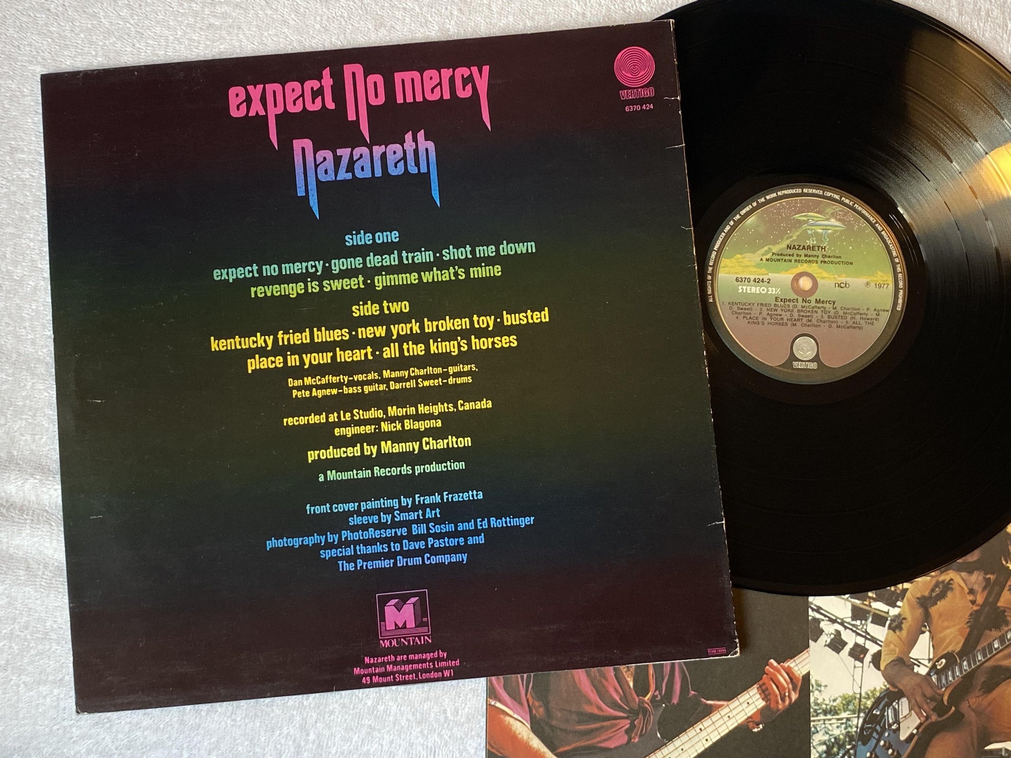 Omslagsbild för skivan NAZARETH expect no mercy LP -77 ncb VERTIGO 6370 424-2