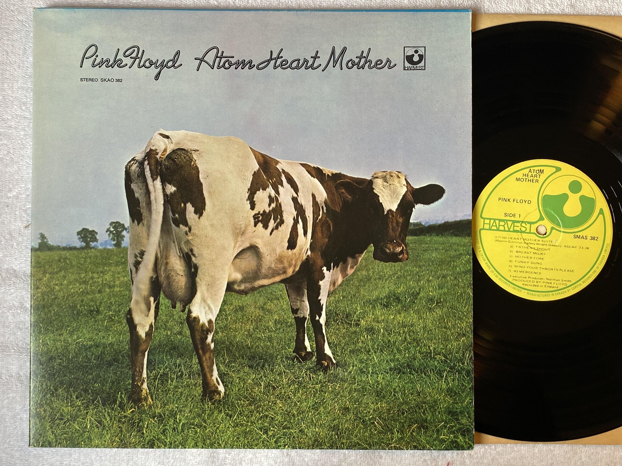 Omslagsbild för skivan PINK FLOYD atom heart mother LP Can HARVEST SMAS 382
