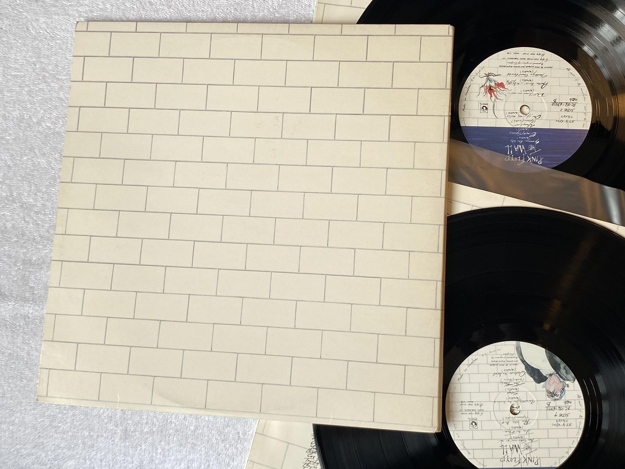 Omslagsbild för skivan PINK FLOYD the wall 2xLP -79 ncb HARVEST 7C 156-63411