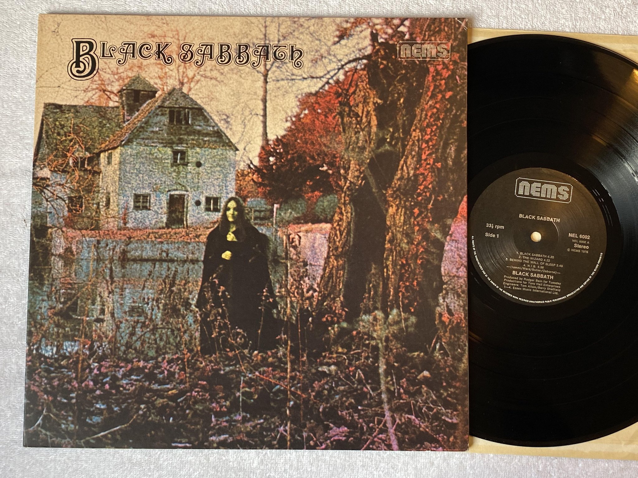 Omslagsbild för skivan BLACK SABBATH s/t LP -76 UK NEMS NEL 6002