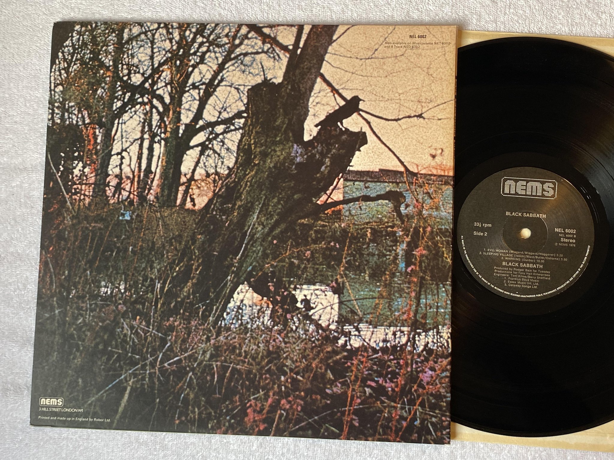 Omslagsbild för skivan BLACK SABBATH s/t LP -76 UK NEMS NEL 6002
