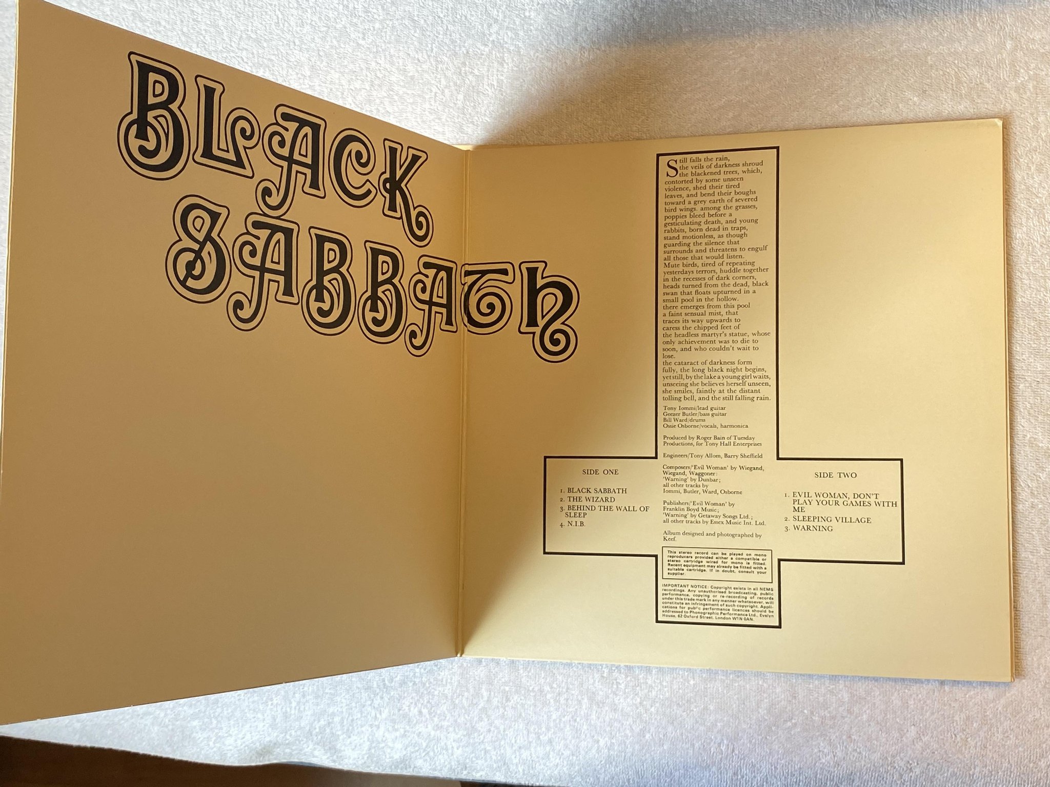 Omslagsbild för skivan BLACK SABBATH s/t LP -76 UK NEMS NEL 6002