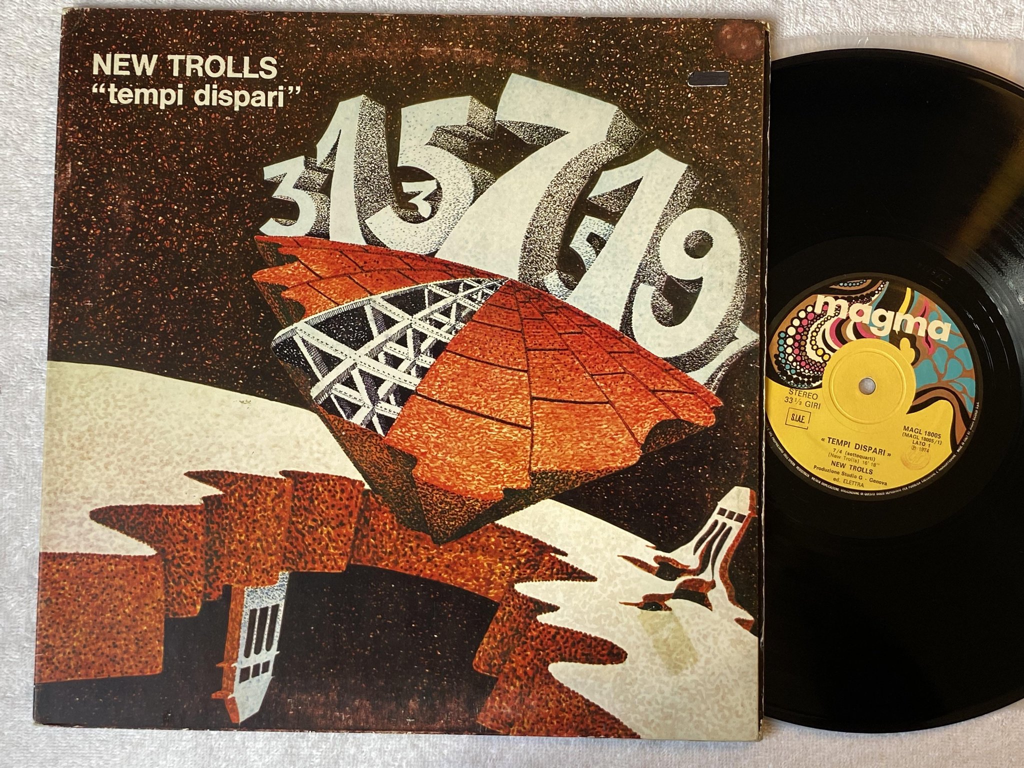 Omslagsbild för skivan NEW TROLLS Tempi Dispari LP -74 Ita MAGMA AGL 18005 *** ITALIAN PROG ***