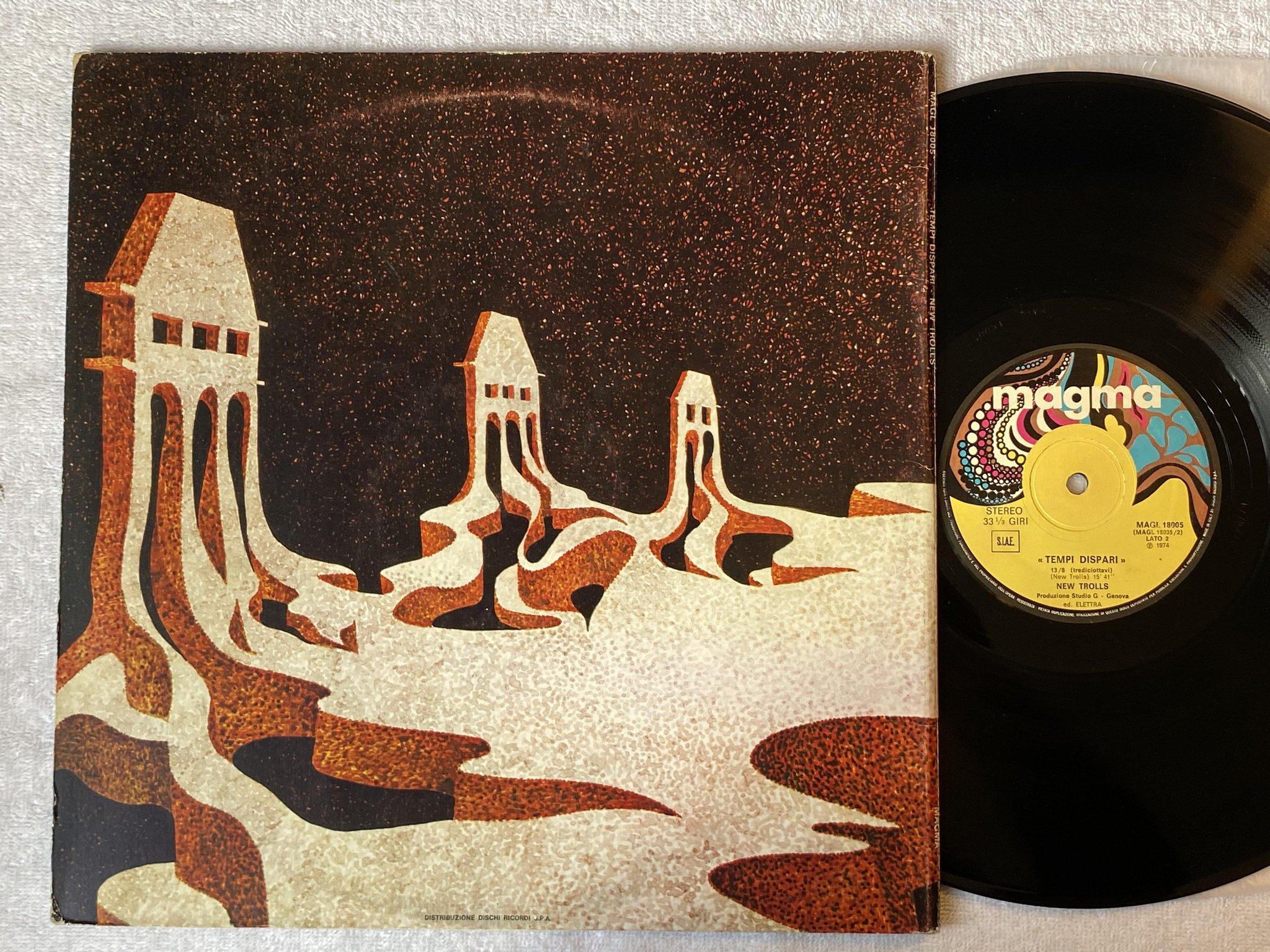 Omslagsbild för skivan NEW TROLLS Tempi Dispari LP -74 Ita MAGMA AGL 18005 *** ITALIAN PROG ***