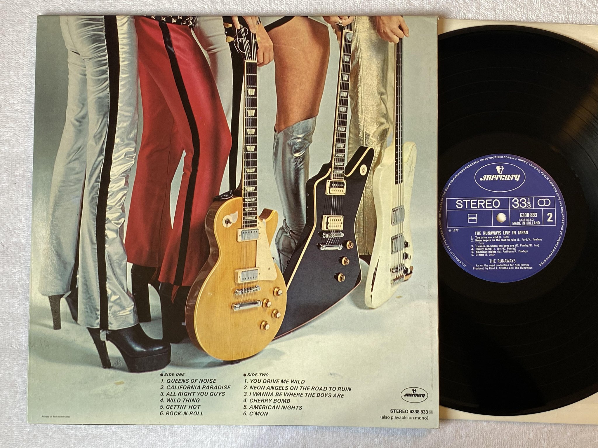 Omslagsbild för skivan THE RUNAWAYS live in Japan LP -77 Hol MERCURY 6338 833