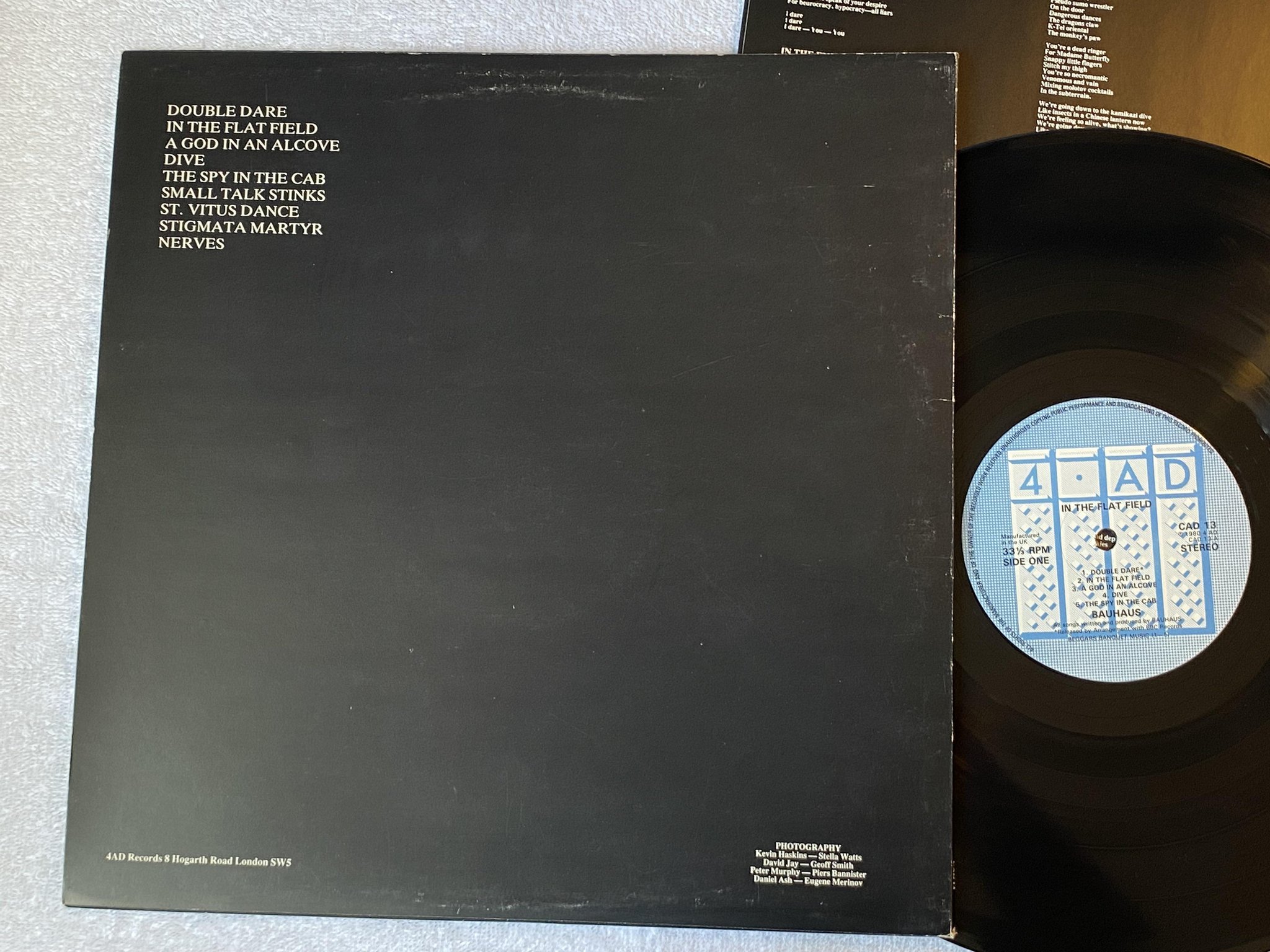 Omslagsbild för skivan BAUHAUS In The Flat Field LP -80 UK 4AD CAD-13 *** GOTH ***