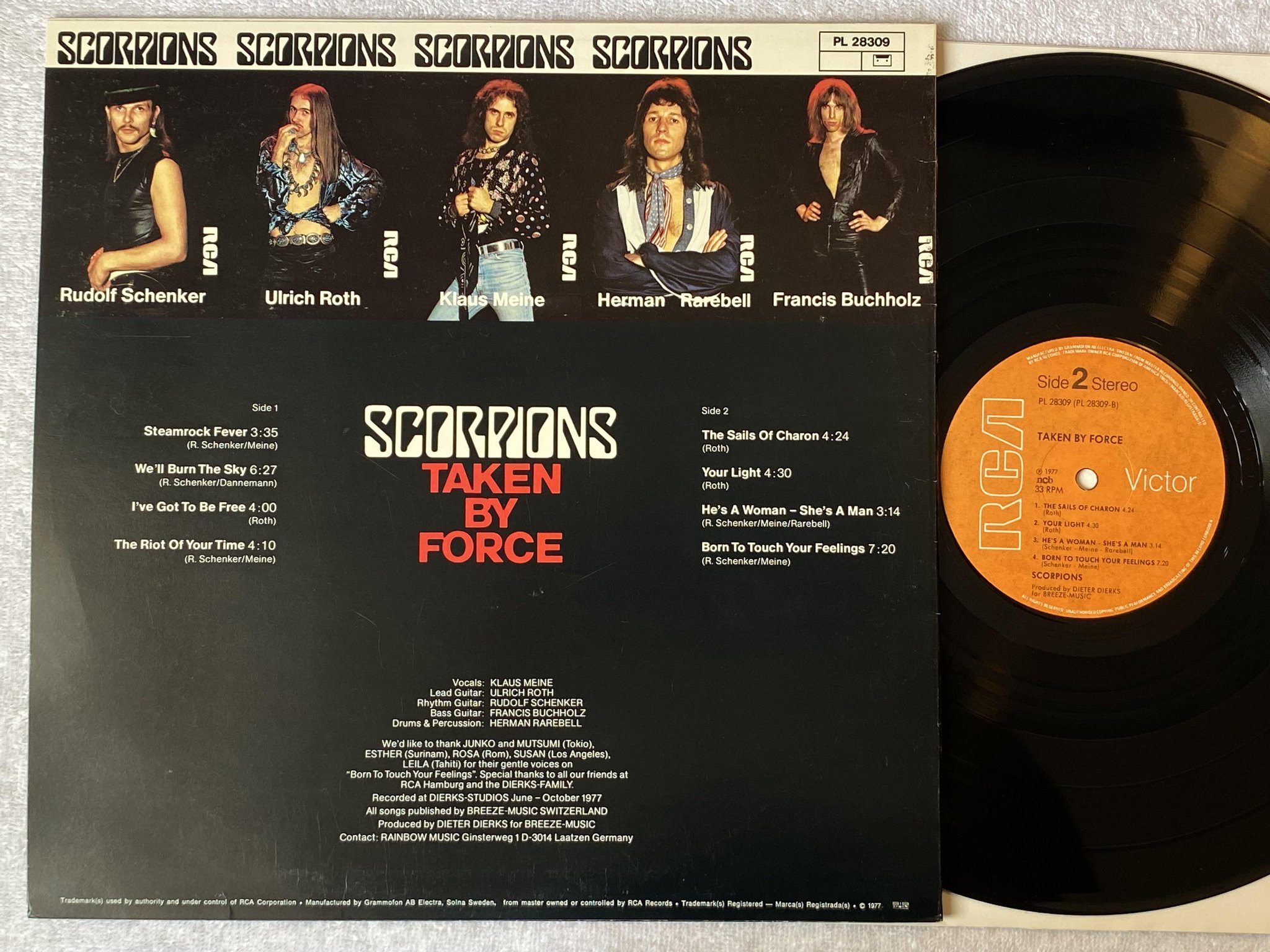 Omslagsbild för skivan SCORPIONS taken by force LP -77 ncb RCA PL 28309