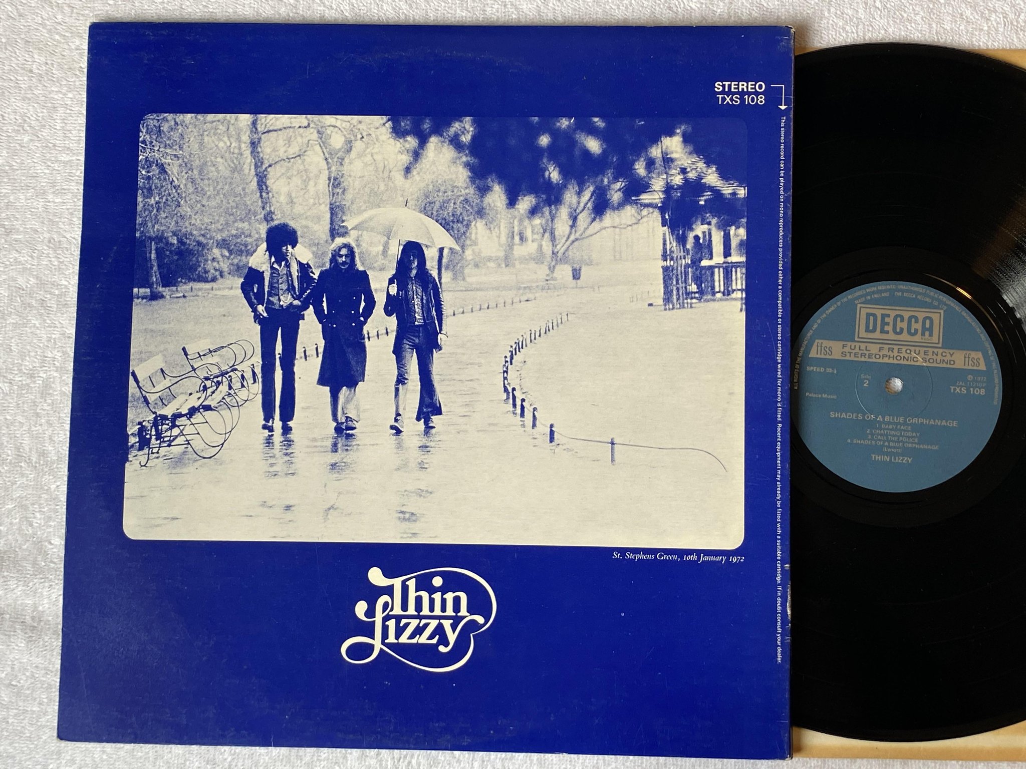 Omslagsbild för skivan THIN LIZZY shades of a blue orphanage LP -72 UK DECCA TXS 108