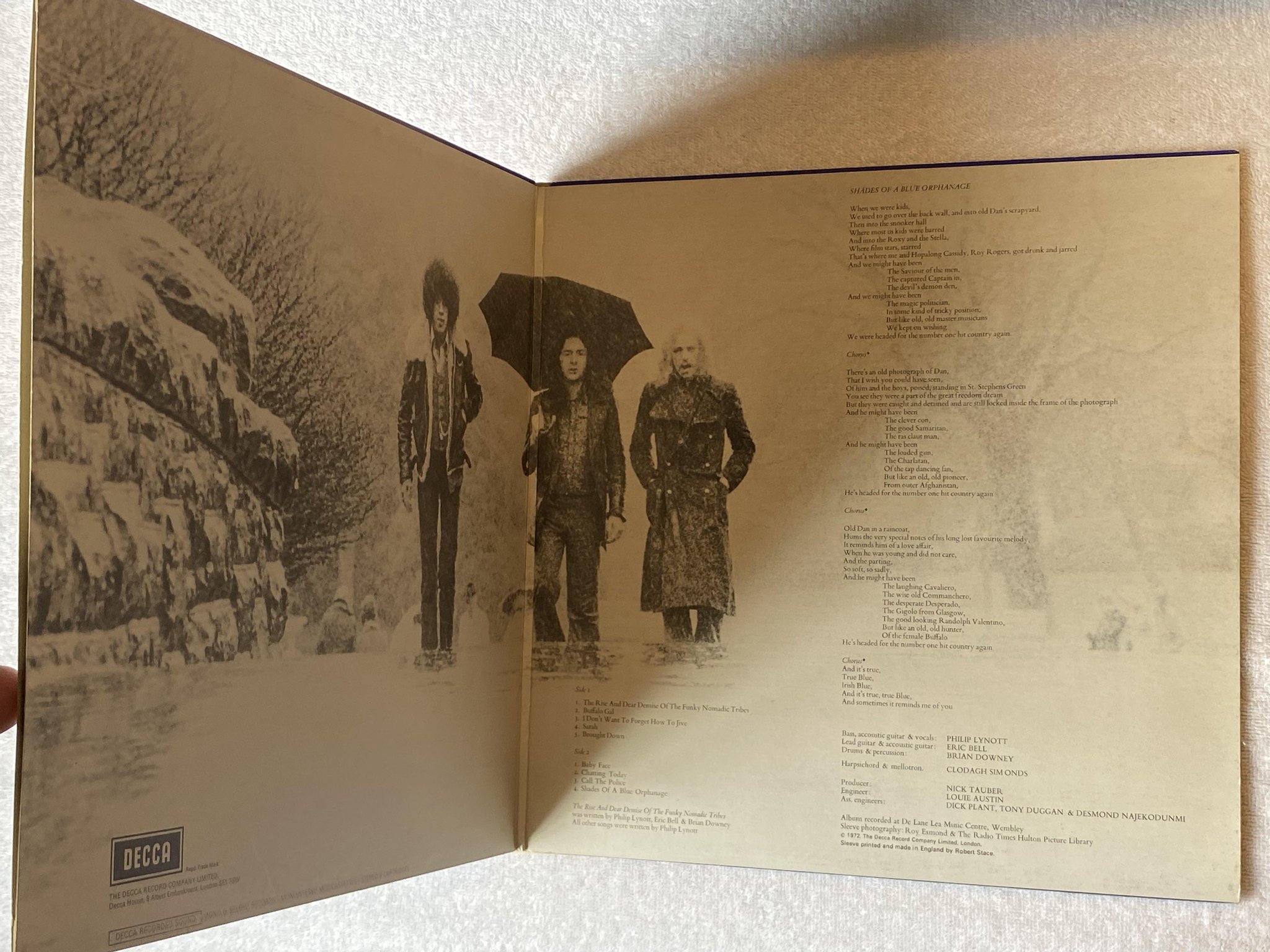 Omslagsbild för skivan THIN LIZZY shades of a blue orphanage LP -72 UK DECCA TXS 108