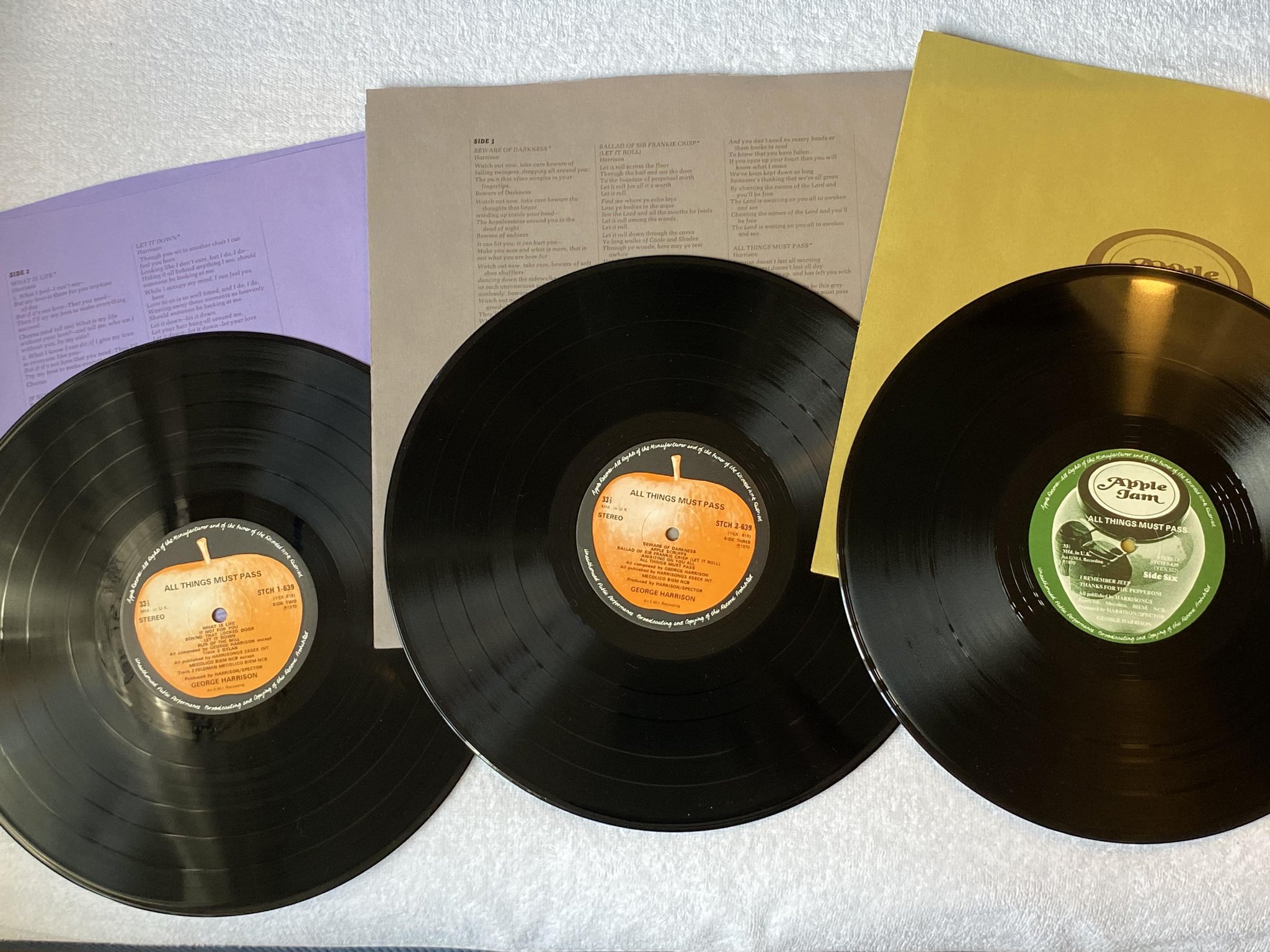 Omslagsbild för skivan GEORGE HARRISON All Things Must Pass 3xLP -70 UK APPLE STCH 639 * W/ POSTER *