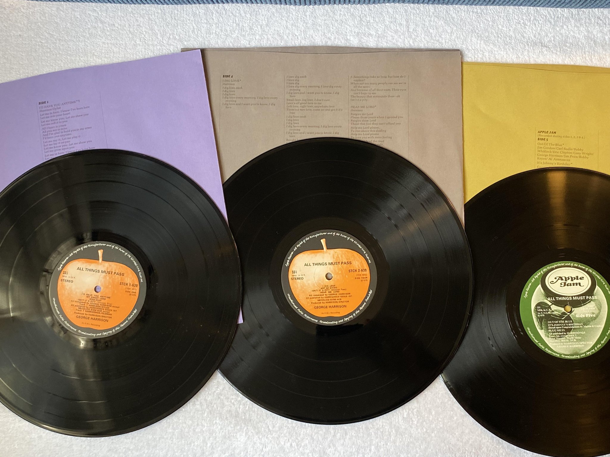 Omslagsbild för skivan GEORGE HARRISON All Things Must Pass 3xLP -70 UK APPLE STCH 639 * W/ POSTER *