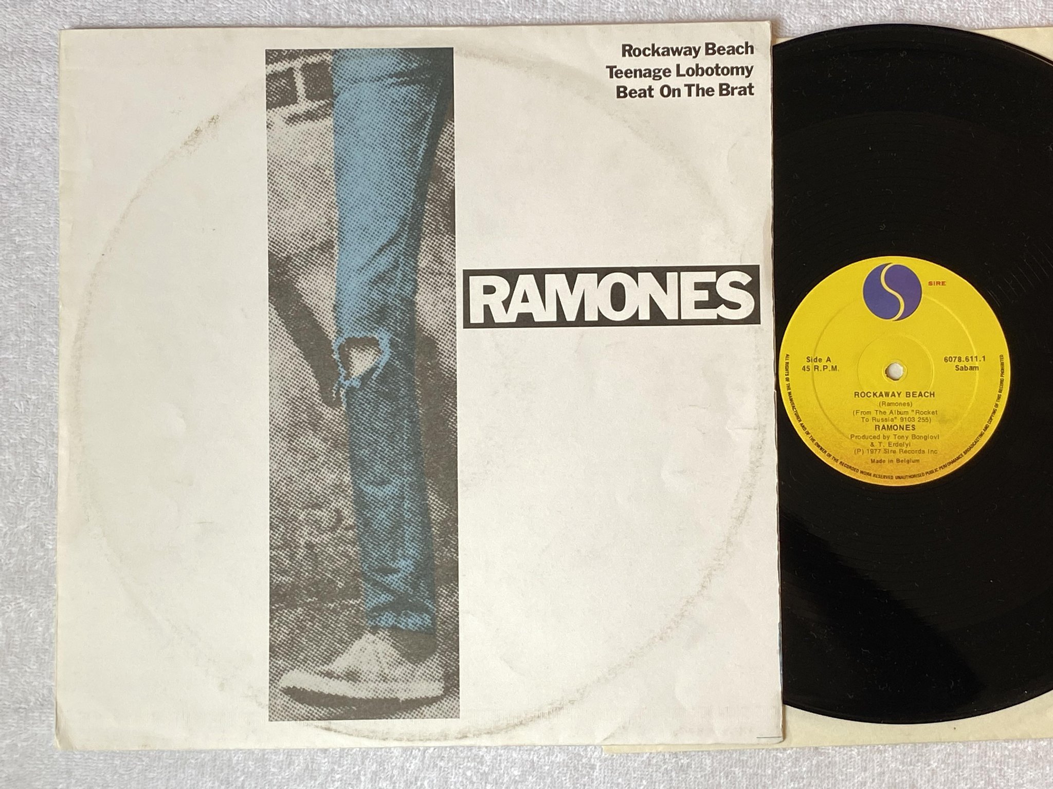Omslagsbild för skivan RAMONES Rockaway Beach 12"ep -77 sabam SIRE 6078 611 *** rare 12"single ***