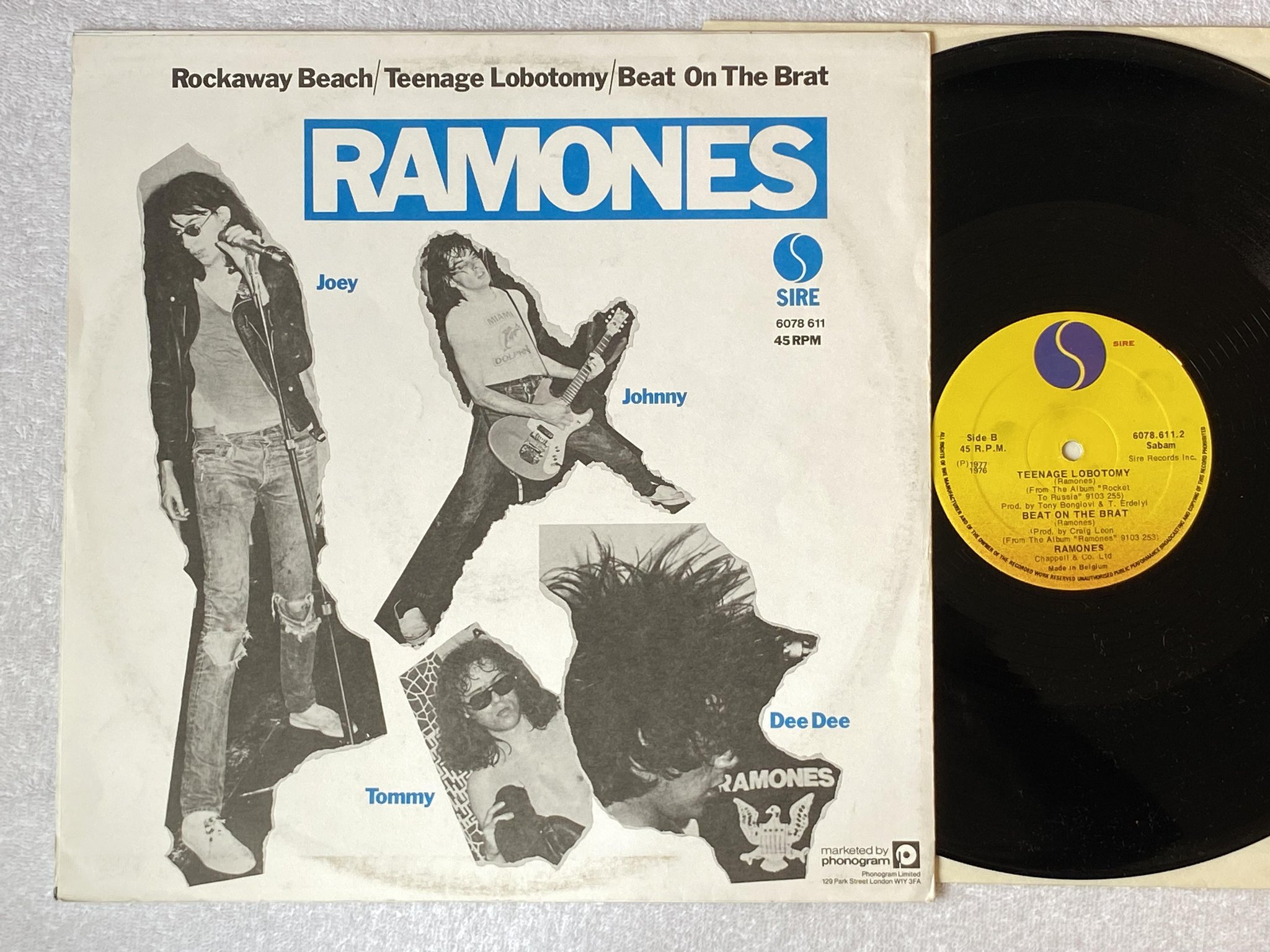 Omslagsbild för skivan RAMONES Rockaway Beach 12"ep -77 sabam SIRE 6078 611 *** rare 12"single ***