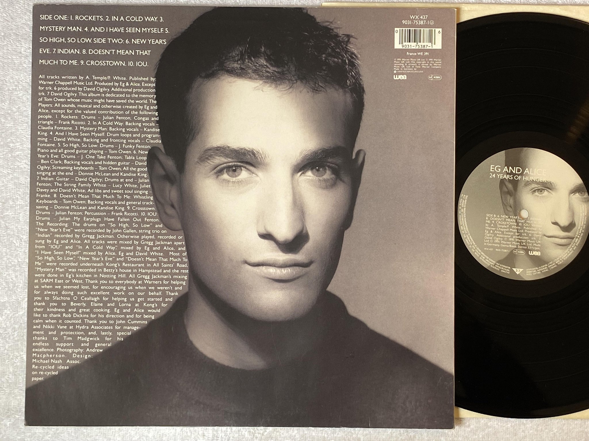 Omslagsbild för skivan EG AND ALICE 24 years of hunger LP -91 WEA WX 437