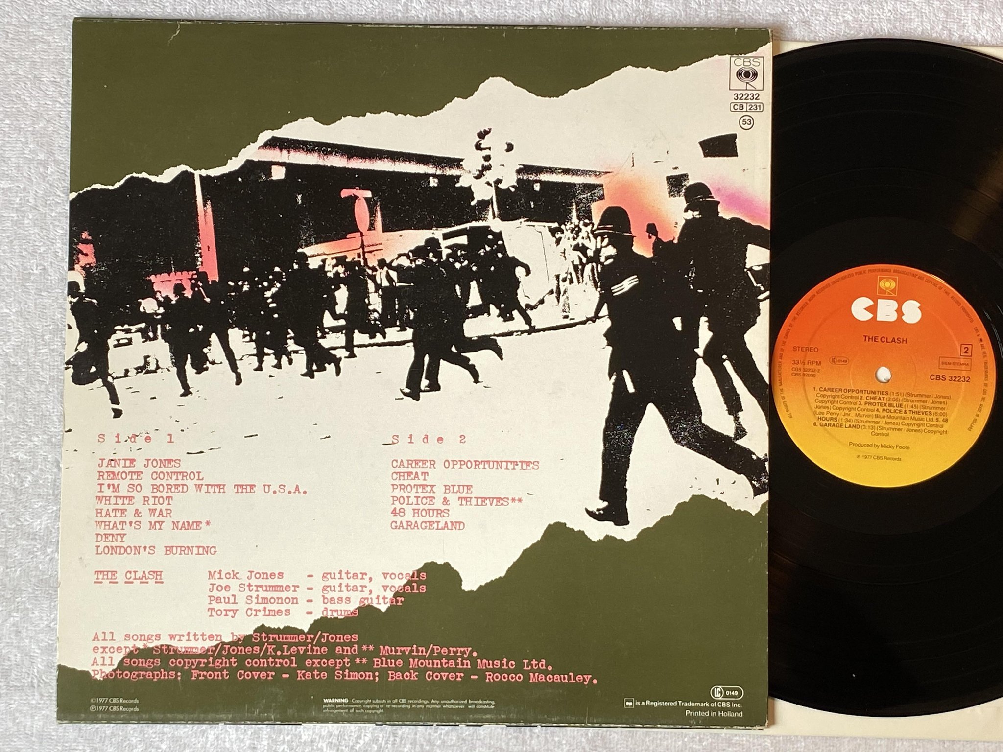 Omslagsbild för skivan THE CLASH s/t LP -77 Hol CBS 32232