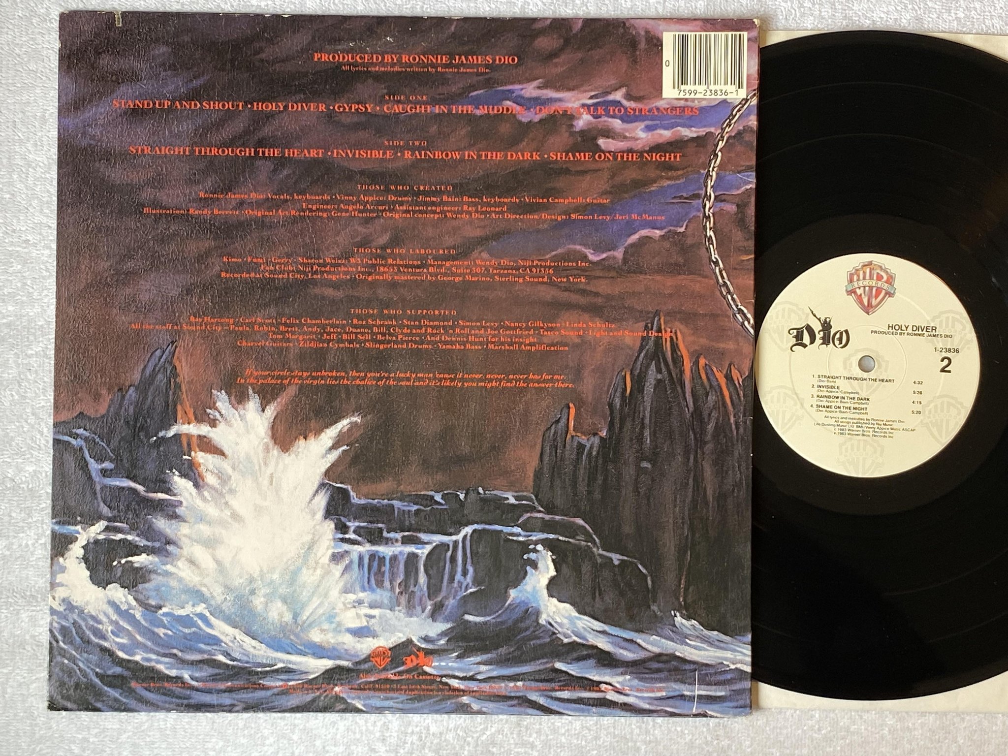 Omslagsbild för skivan DIO holy diver LP -83 US WARNER BROS 1-23836 *** HEAVY METAL CLASSIC ***