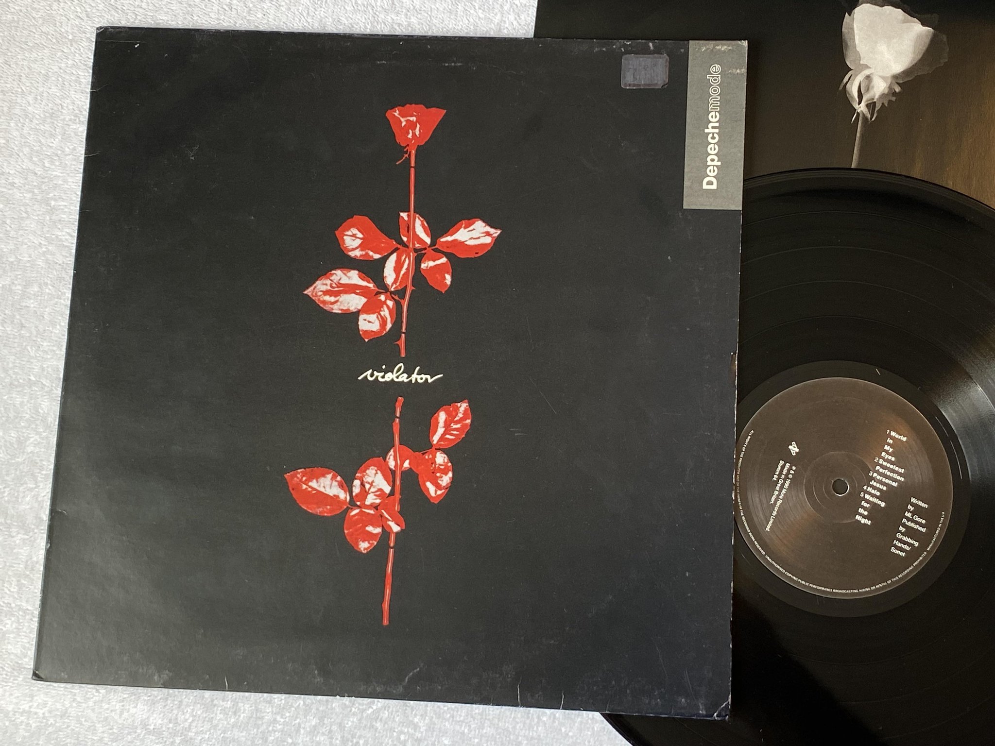 Omslagsbild för skivan DEPECHE MODE Violator LP -90 UK MUTE STUMM 64 *** RARE UK PRESSING ***