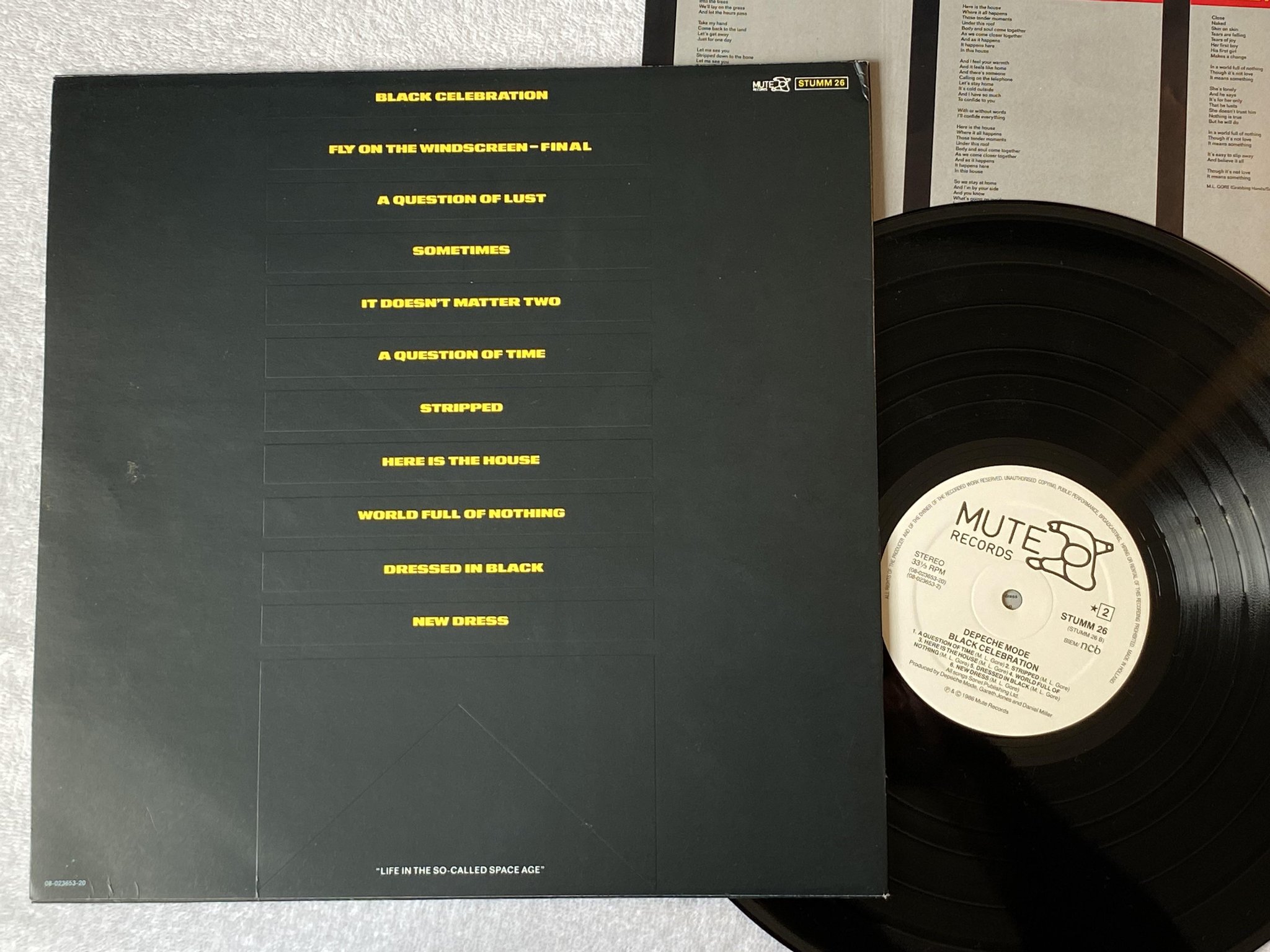 Omslagsbild för skivan DEPECHE MODE black celebration LP -86 ncb MUTE STUMM 26