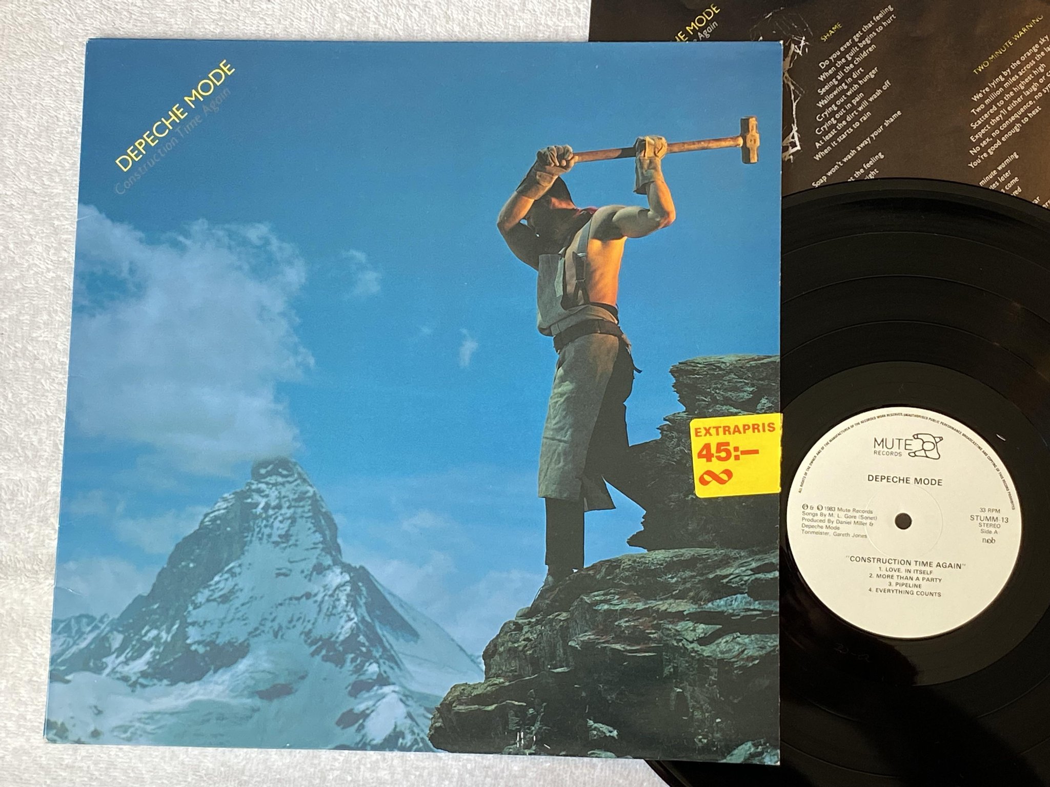 Omslagsbild för skivan DEPECHE MODE construction time again LP -83 ncb MUTE STUMM 13