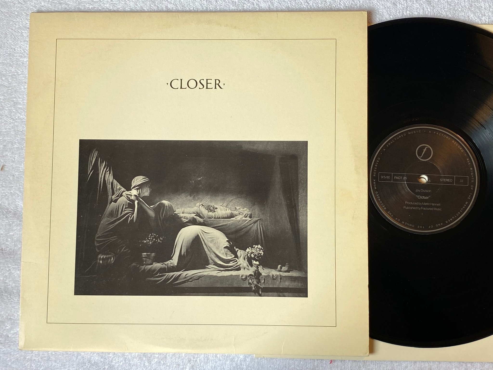 Omslagsbild för skivan JOY DIVISION closer LP 80 UK FACTORY FACT 25 ** Straight Corners, Translucent **