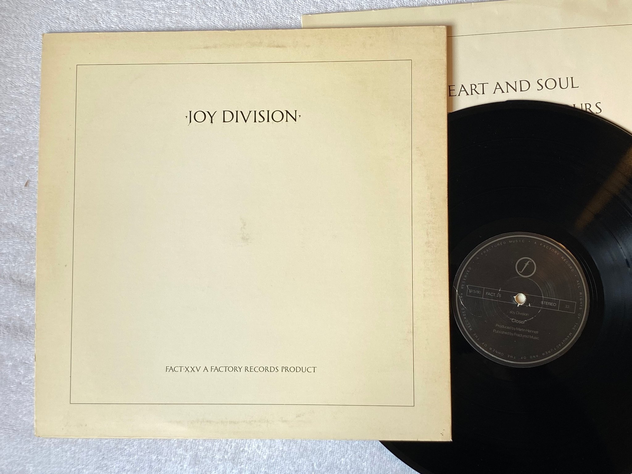 Omslagsbild för skivan JOY DIVISION closer LP 80 UK FACTORY FACT 25 ** Straight Corners, Translucent **