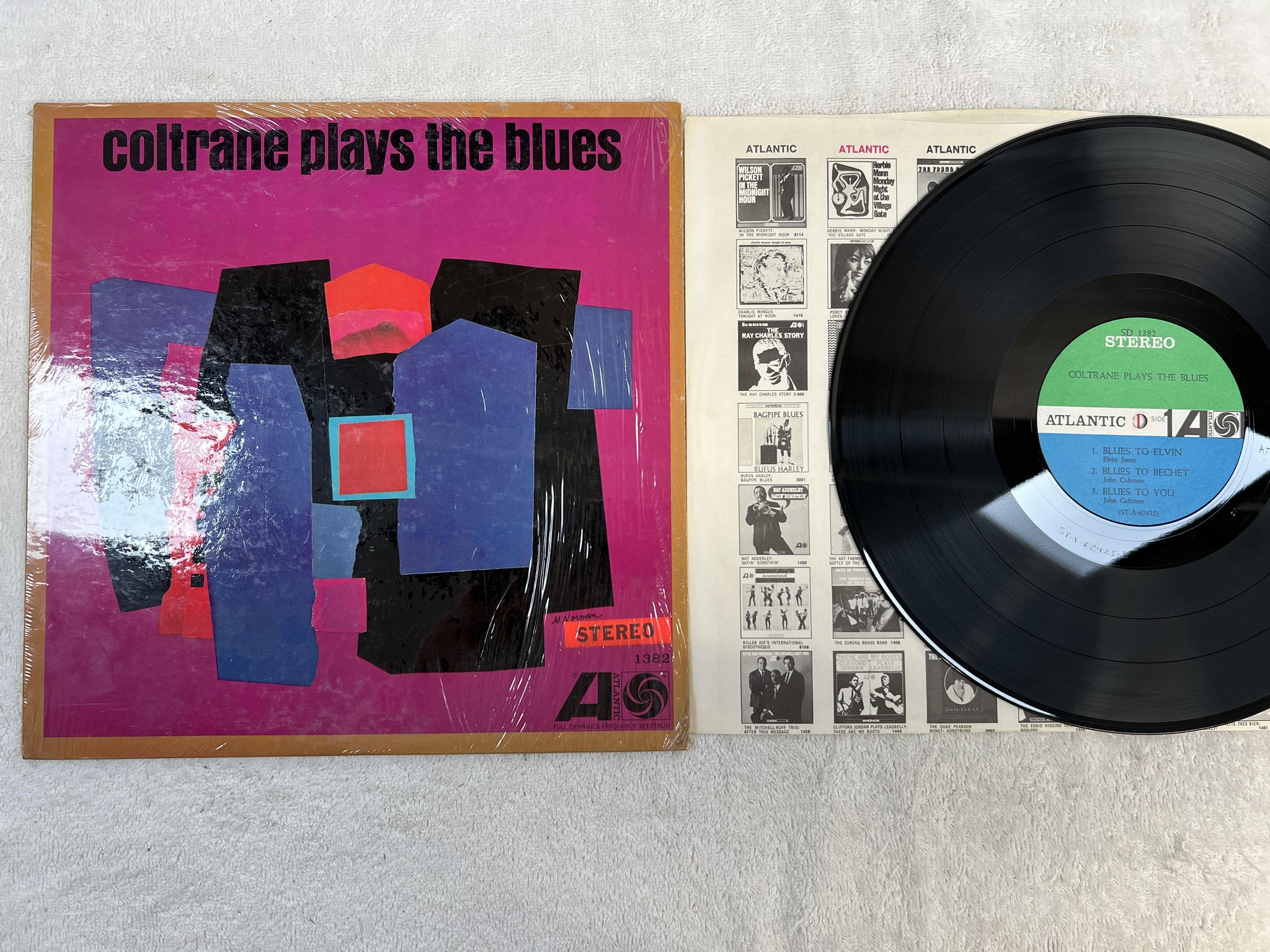 Omslagsbild för skivan JOHN COLTRANE plays the blues LP -62/66 US ATLANTIC 1382