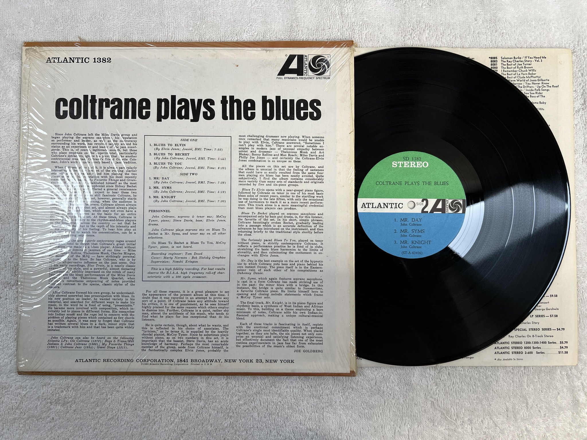 Omslagsbild för skivan JOHN COLTRANE plays the blues LP -62/66 US ATLANTIC 1382