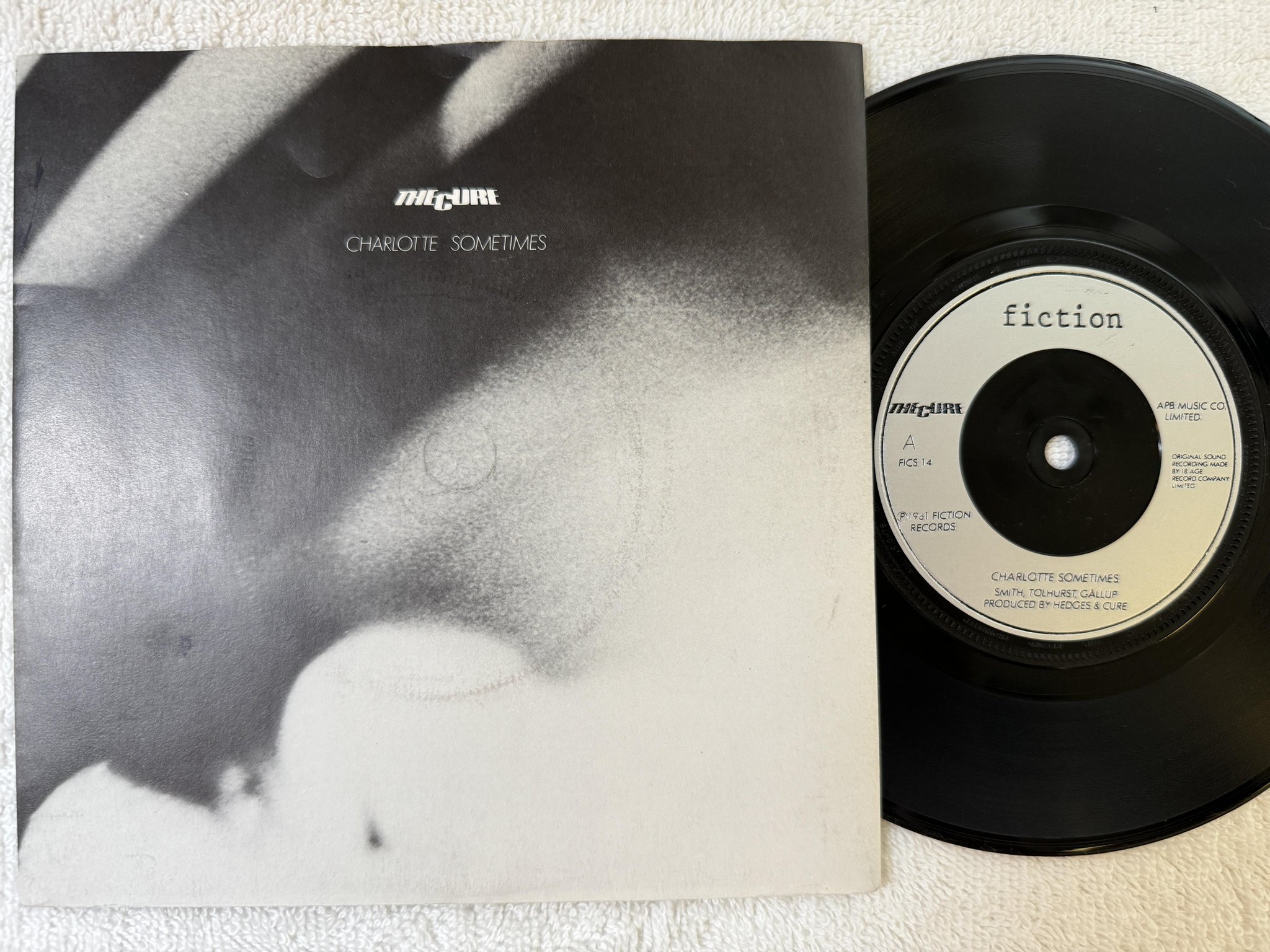 Omslagsbild för skivan THE CURE Charlotte sometimes 7" 81 UK FICTION FICS 14