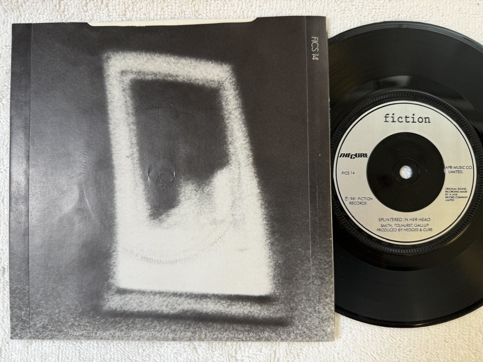Omslagsbild för skivan THE CURE Charlotte sometimes 7" 81 UK FICTION FICS 14