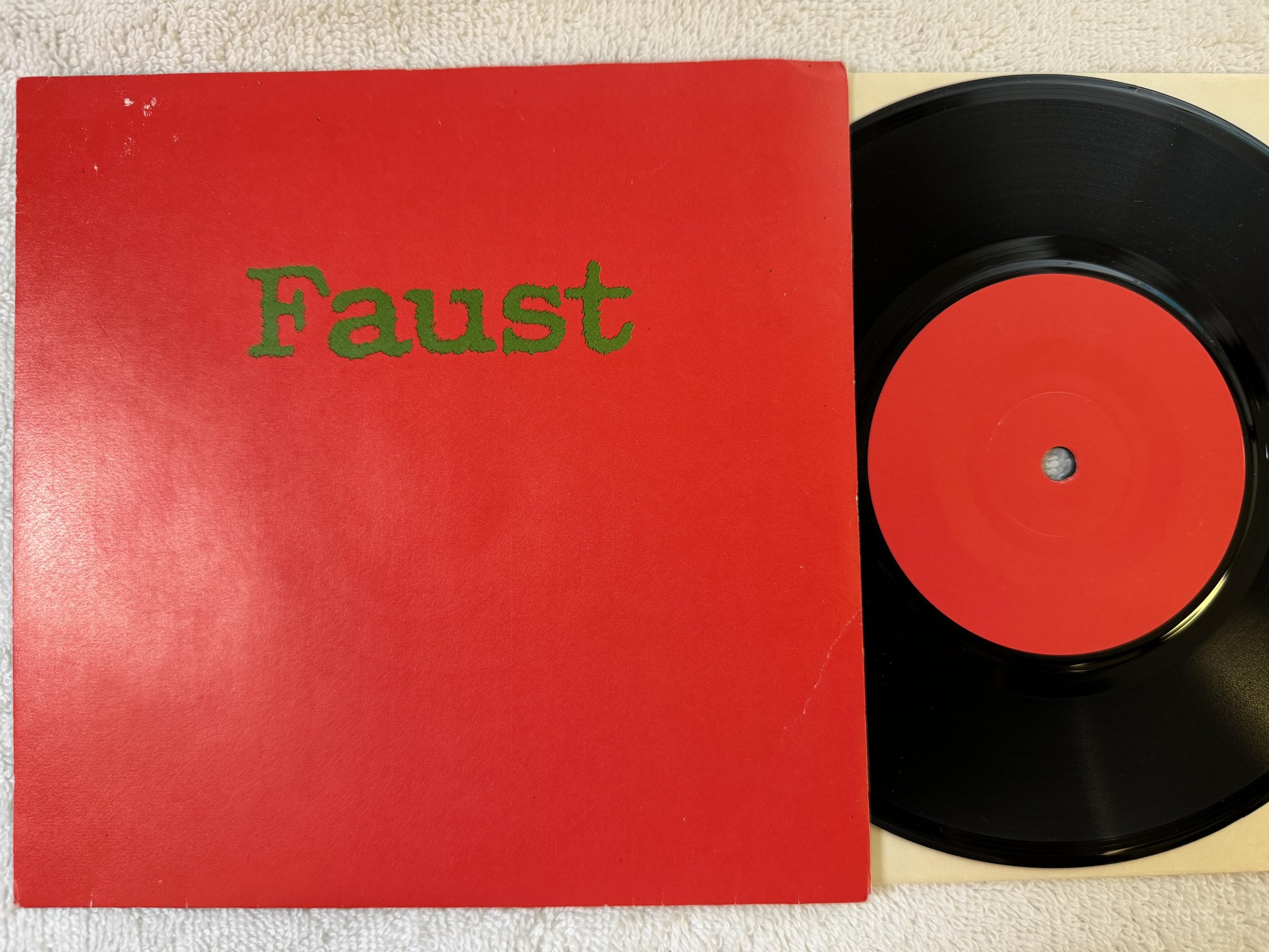 Omslagsbild för skivan FAUST Extracts From Faust Party 3 7" RE -80 UK RECOMMENDED ***KRAUTROCK ***
