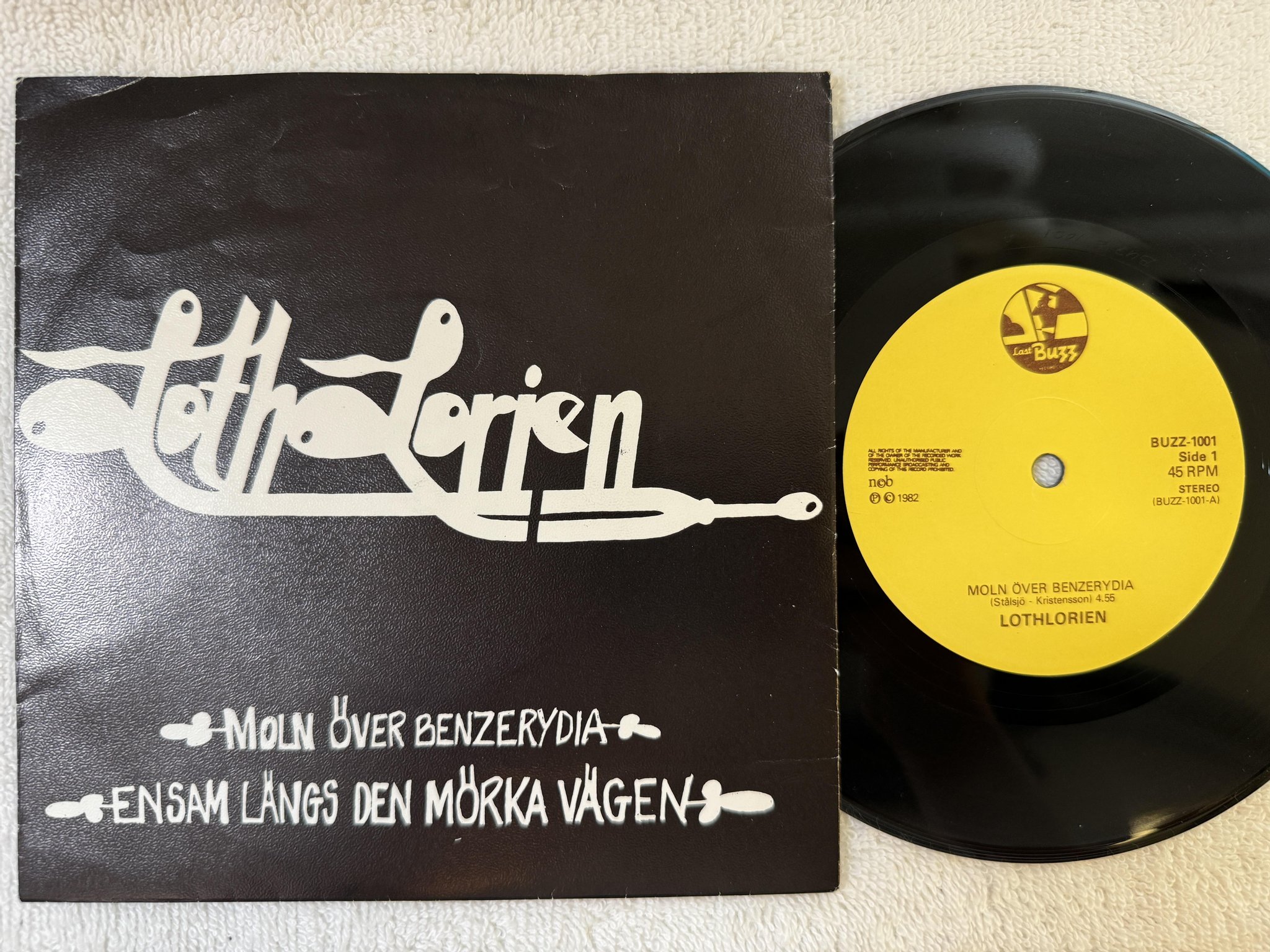 Omslagsbild för skivan LOTHLORIEN moln över benzerydia 7" 82 Swe LAST BUZZ 1001