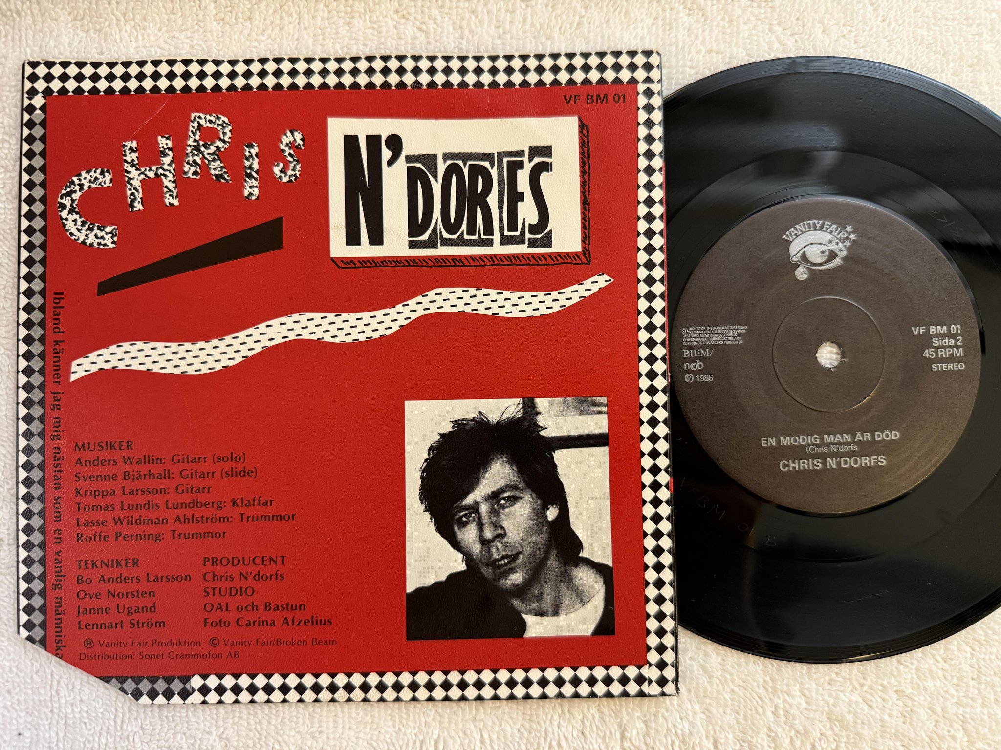 Omslagsbild för skivan CHRIS N'DORFS om du håller om mig hårt 7" -86 Swe VANITY FAIR VF BM 01