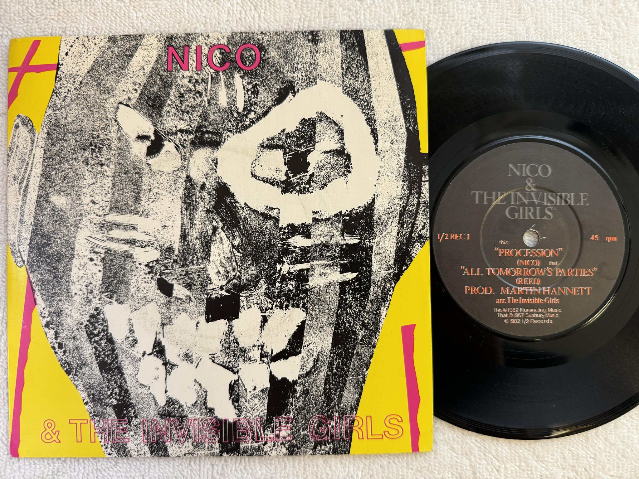 Omslagsbild för skivan NICO & THE INVISIBLE GIRLS Procession 7" -82 UK 1/2 REC 1
