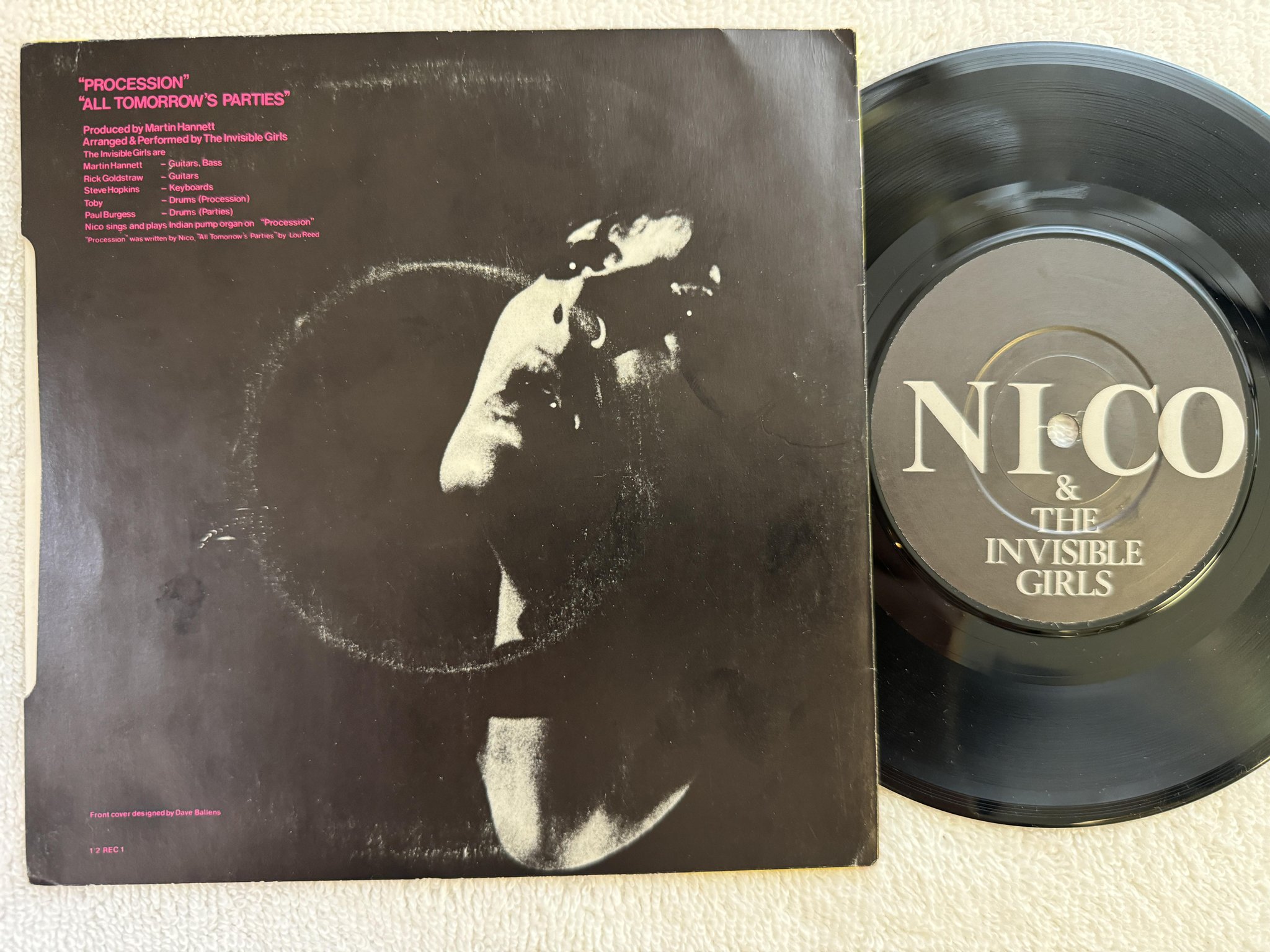 Omslagsbild för skivan NICO & THE INVISIBLE GIRLS Procession 7" -82 UK 1/2 REC 1