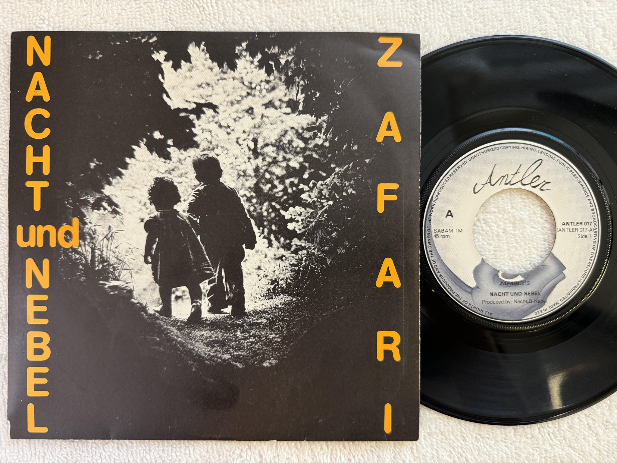 Omslagsbild för skivan NACHT UND NEBEL Zafari 7" -83 BELGIUM Antler 017 *** SYNTH-POP ***