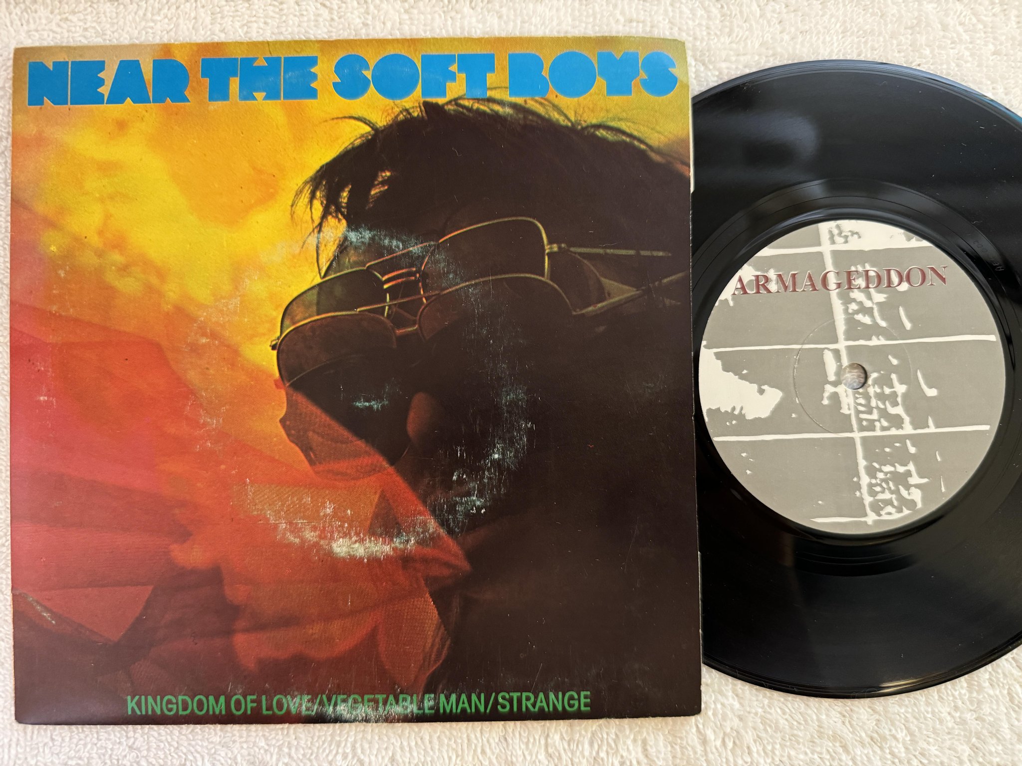 Omslagsbild för skivan SOFT BOYS Near The Soft Boys 7" -80 UK armageddon AEP 002