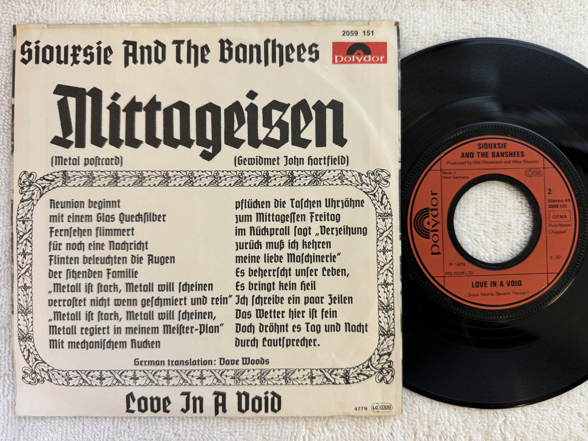 Omslagsbild för skivan SIOUXSIE & THE BANSHEES Mittageisen 7" -79 Ger POLYDOR 2059 151
